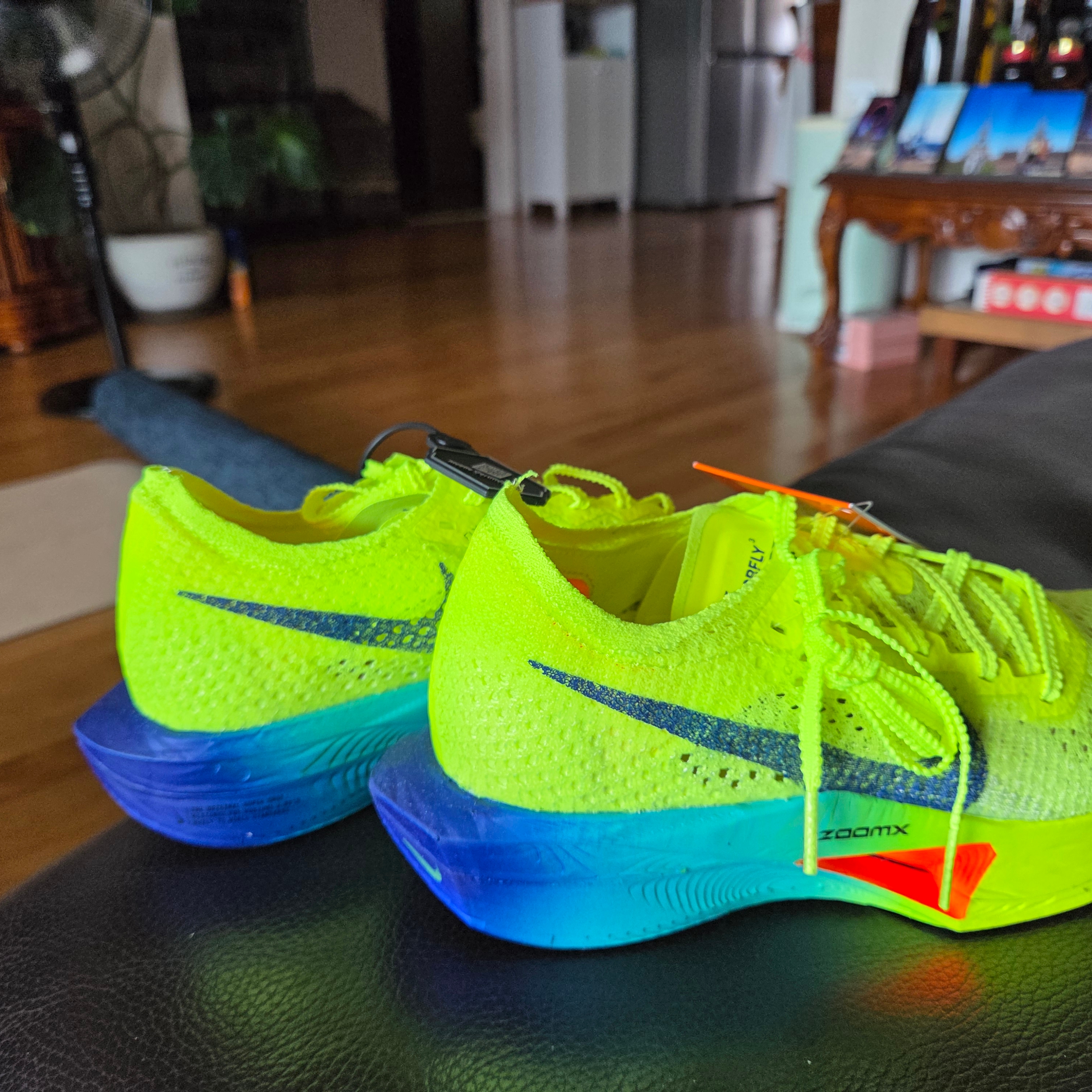 (W) Nike ZoomX Vaporfly Next% 3 Bolt 착용 스타일 - 2