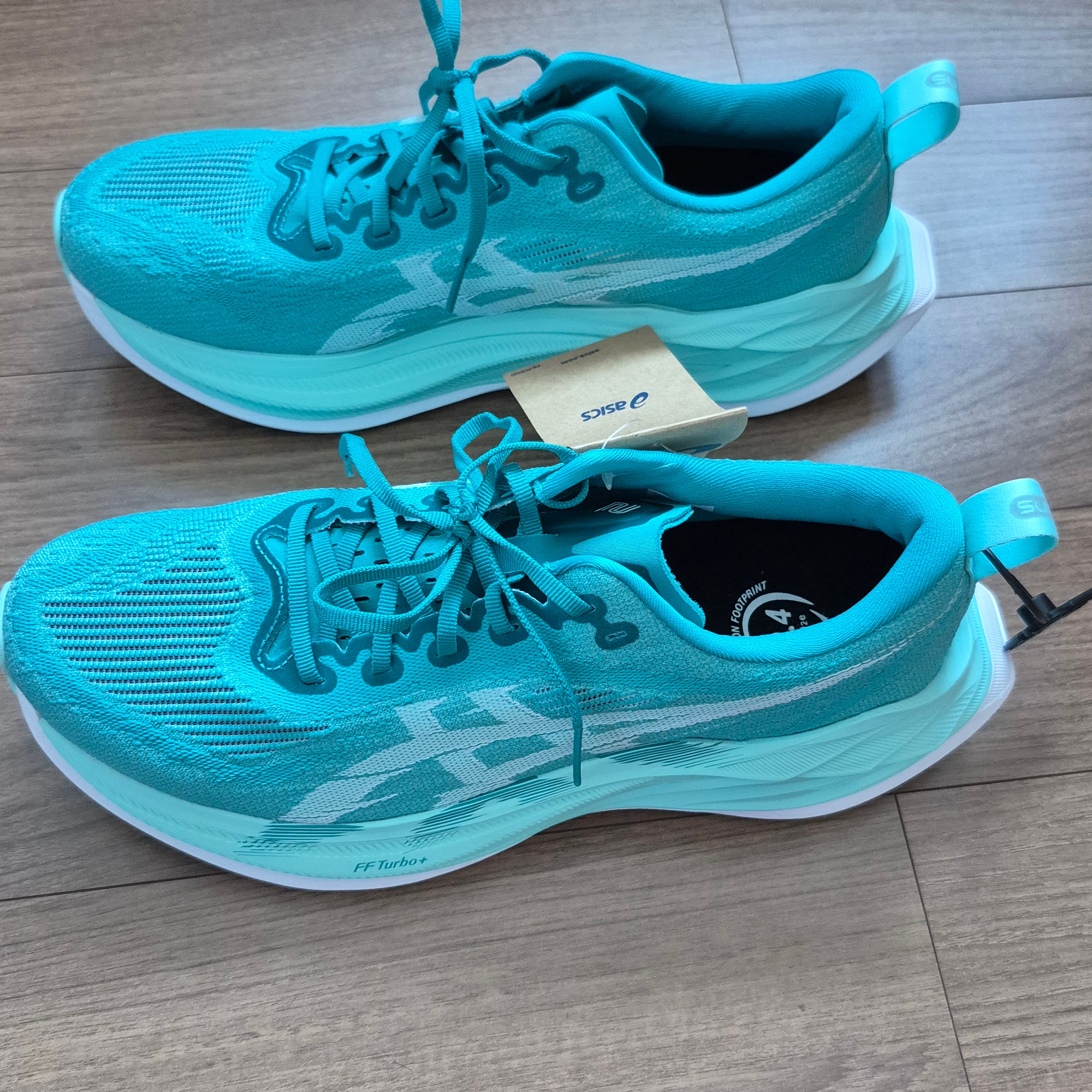 Asics Superblast 2 Wave Teal Illuminate Mint 착용 스타일 - 3
