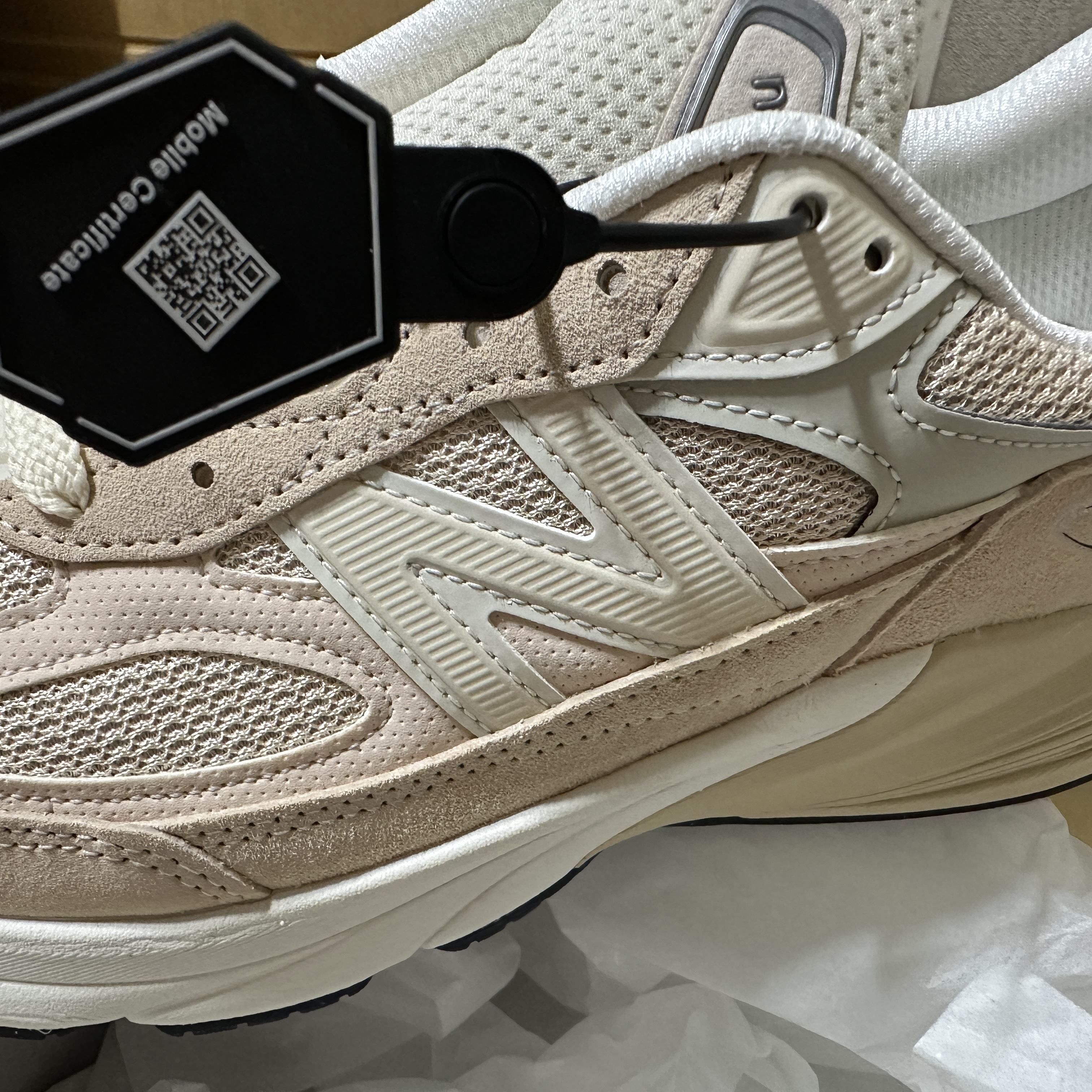 New Balance 990v6 Made in USA Vintage Rose Sea Salt 착용 스타일