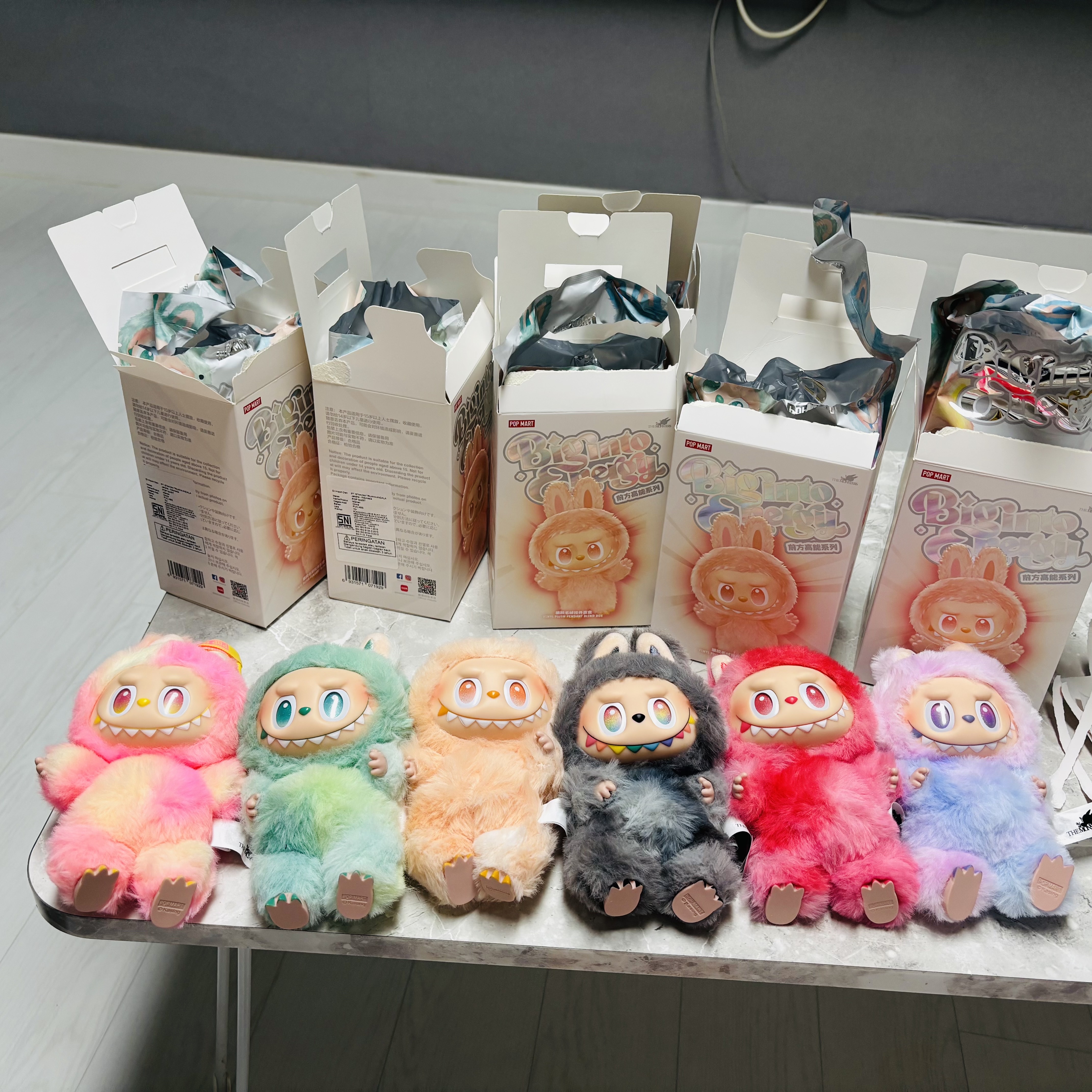Pop Mart Labubu The Monsters Highlight Series Sealed Case (6 Blind Boxes) 착용 스타일