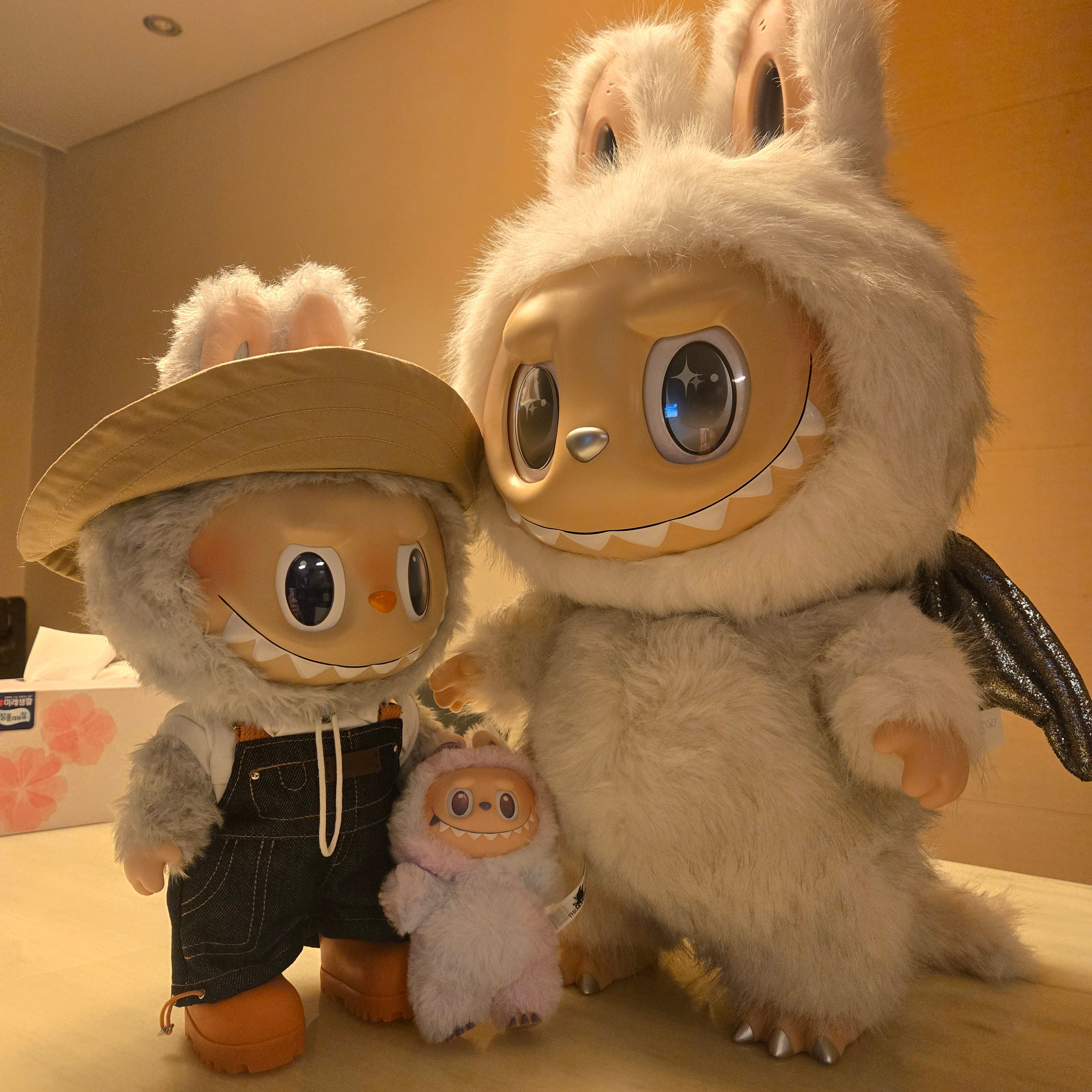 Pop Mart The Monsters Zimomo Angel In Clouds Vinyl Face Doll, Pop Mart The Monsters Fall In Wild Labubu Series Plush Doll 착용 스타일 - 2