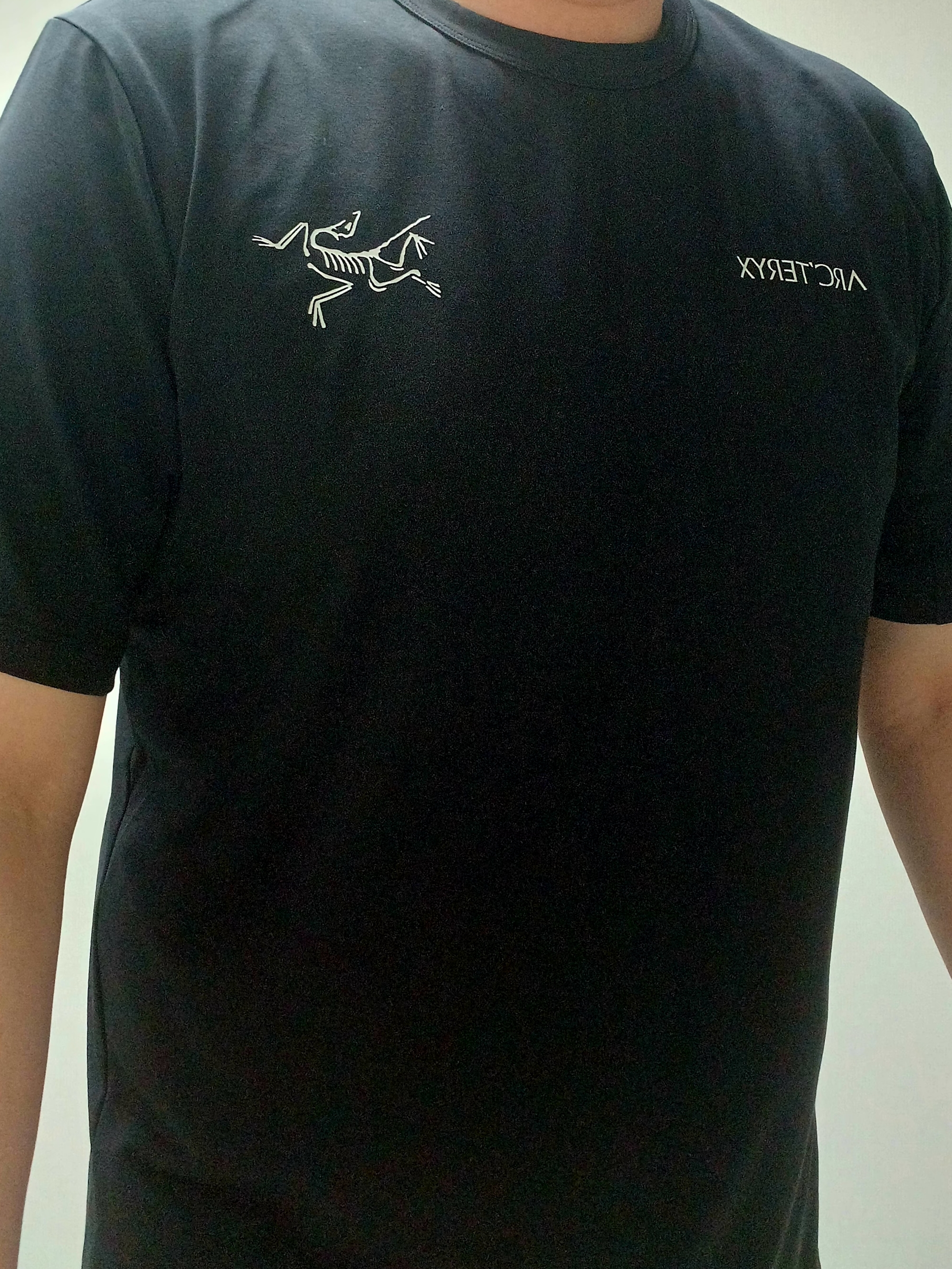 Arc'teryx Small Bird Cap Black, Arc'teryx Captive Split T-Shirt Black 착용 스타일 - 2