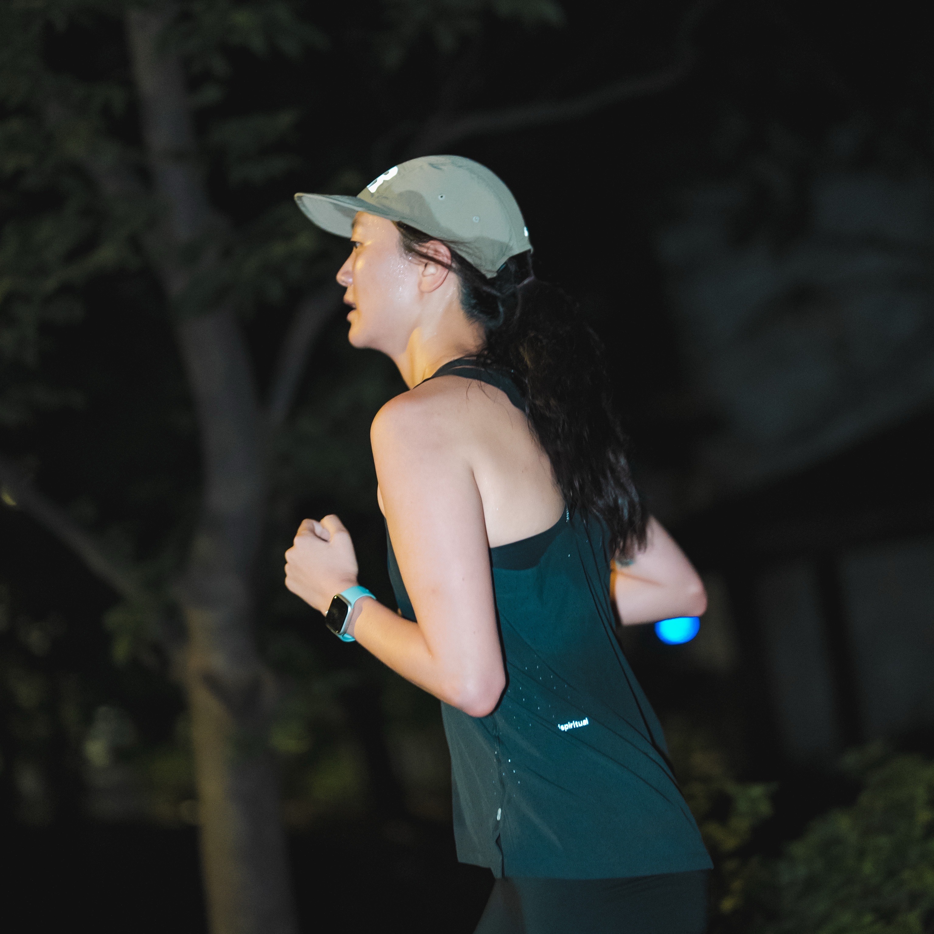 [KREAM 단독] runwhither Trail Cap Sand 착용 스타일 - 1
