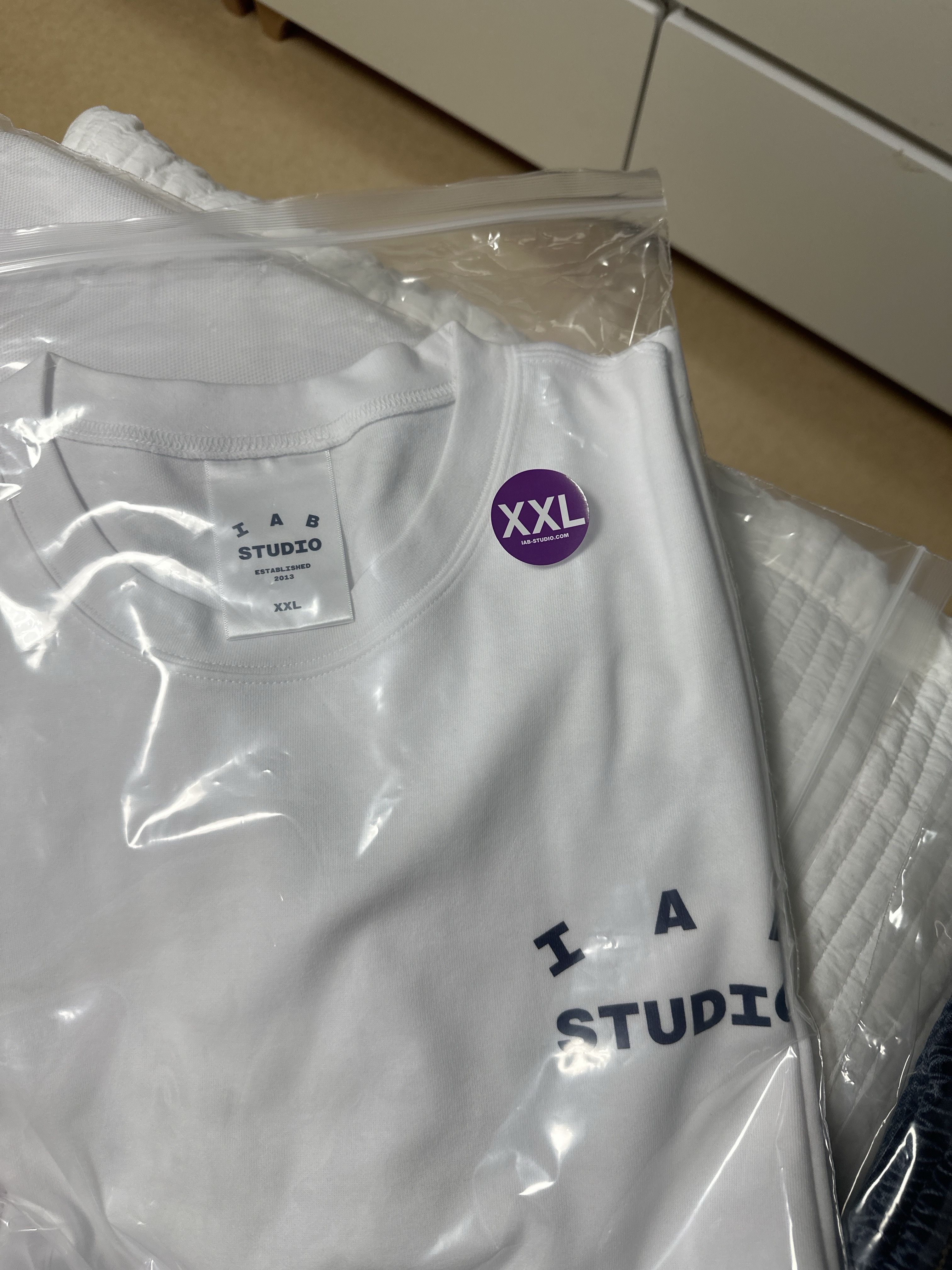 IAB Studio Denim Shorts Deep Blue, IAB Studio Pique T-Shirt White Navy 착용 스타일 - 3