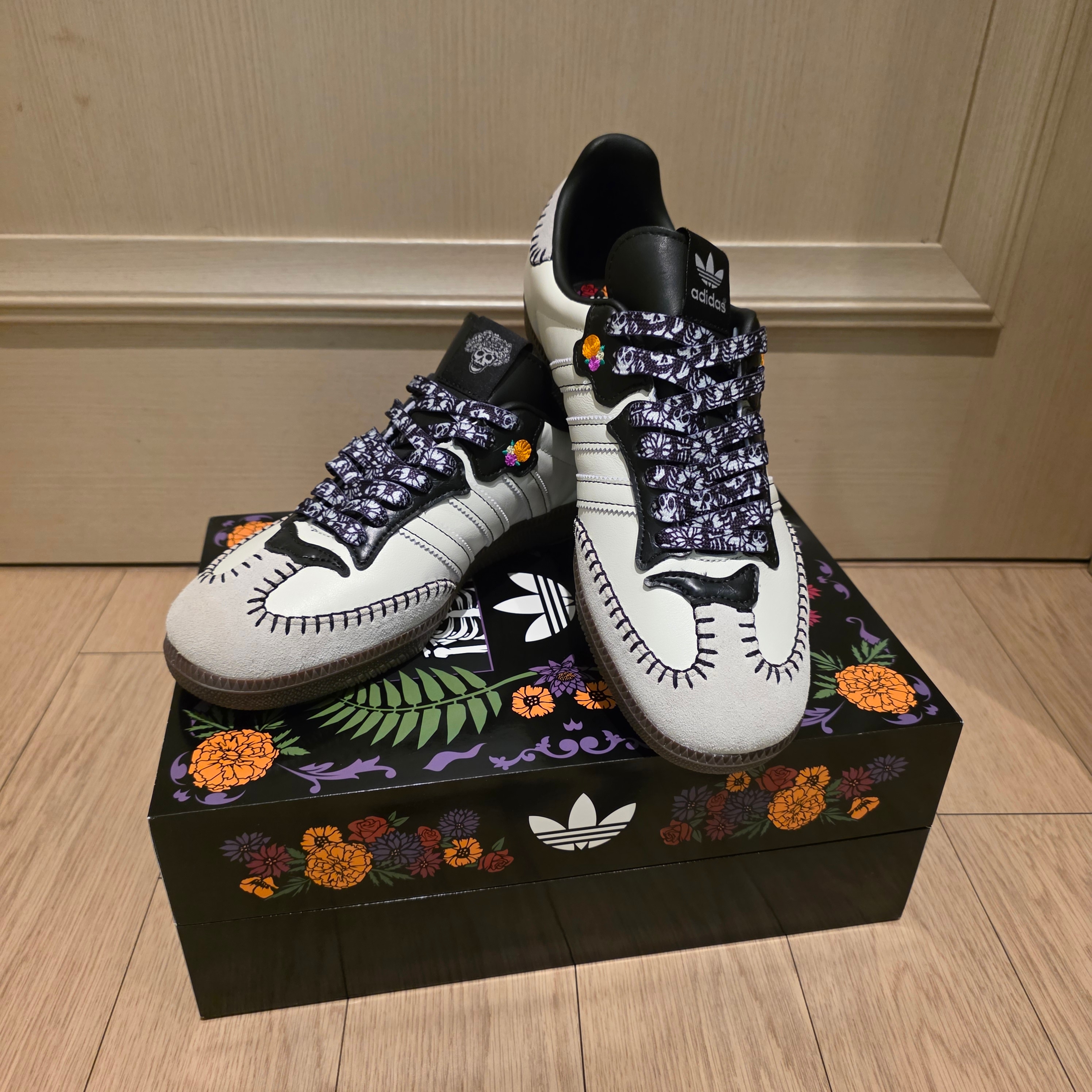 Adidas Samba OG Off White Core Black 착용 스타일