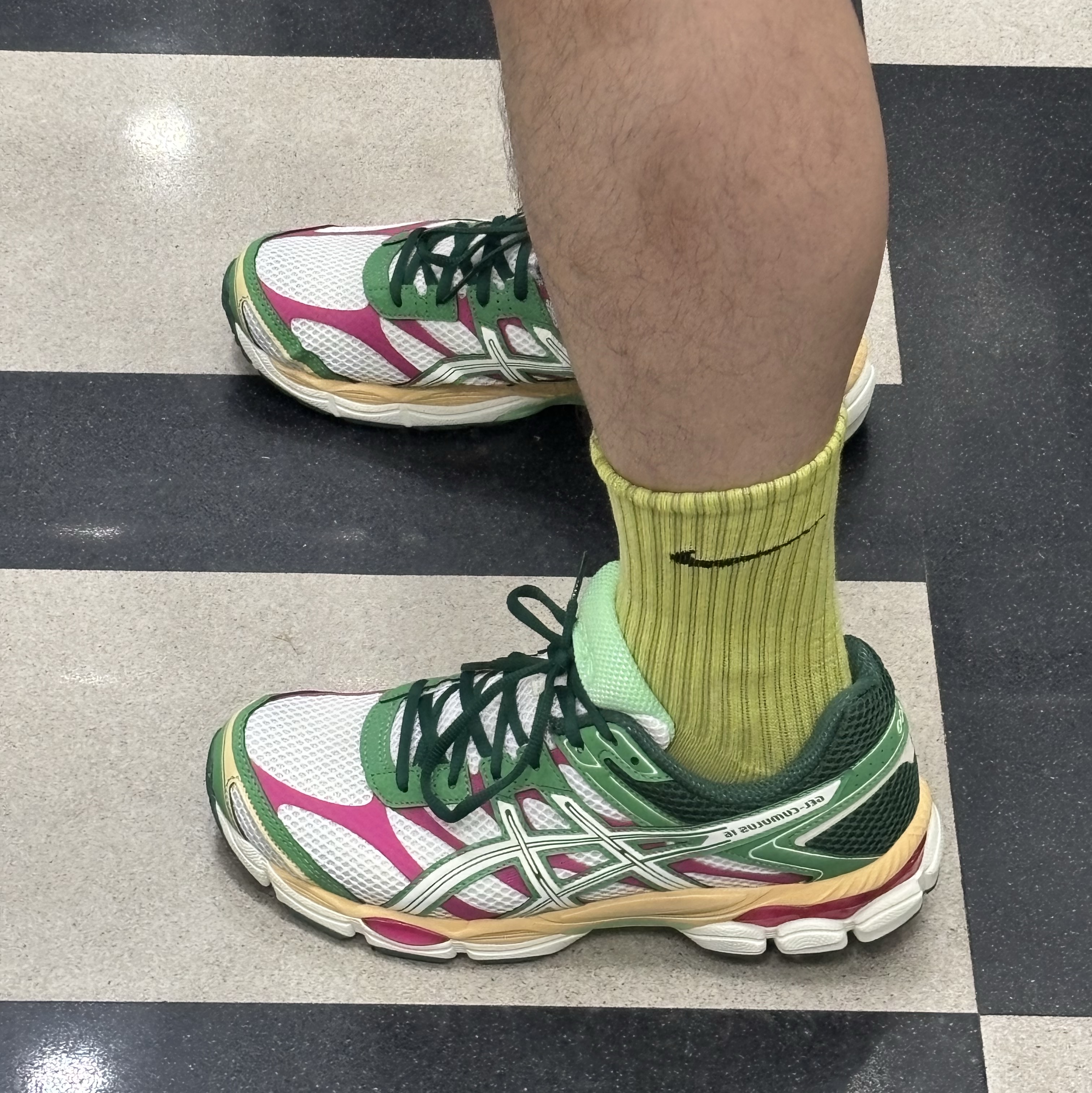 Asics Gel-Cumulus 16 Cream Ivory 착용 스타일 - 2