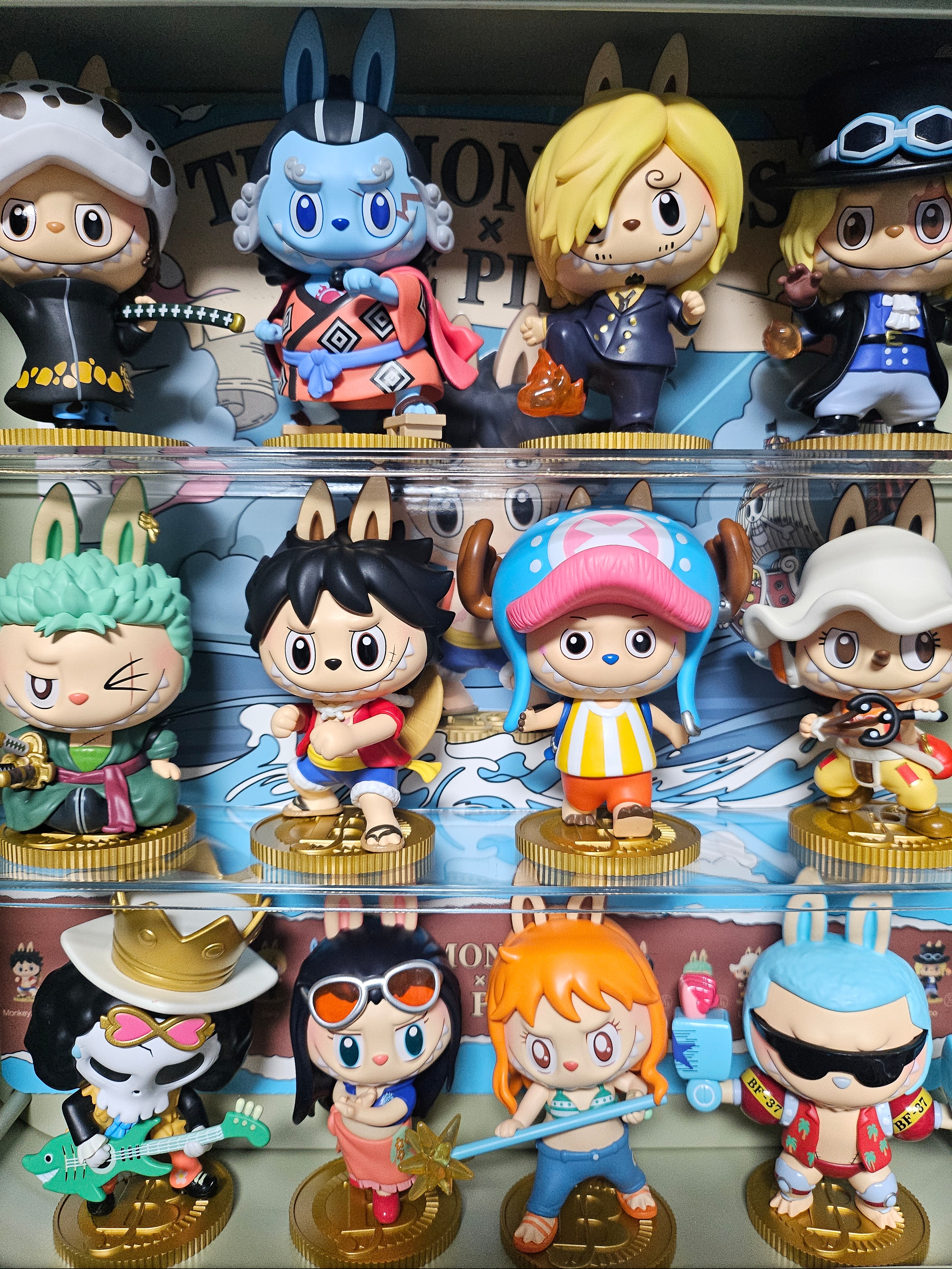 Pop Mart Labubu The Monsters x One Piece Series Figures Sealed Case (12 Blind Boxes) 착용 스타일