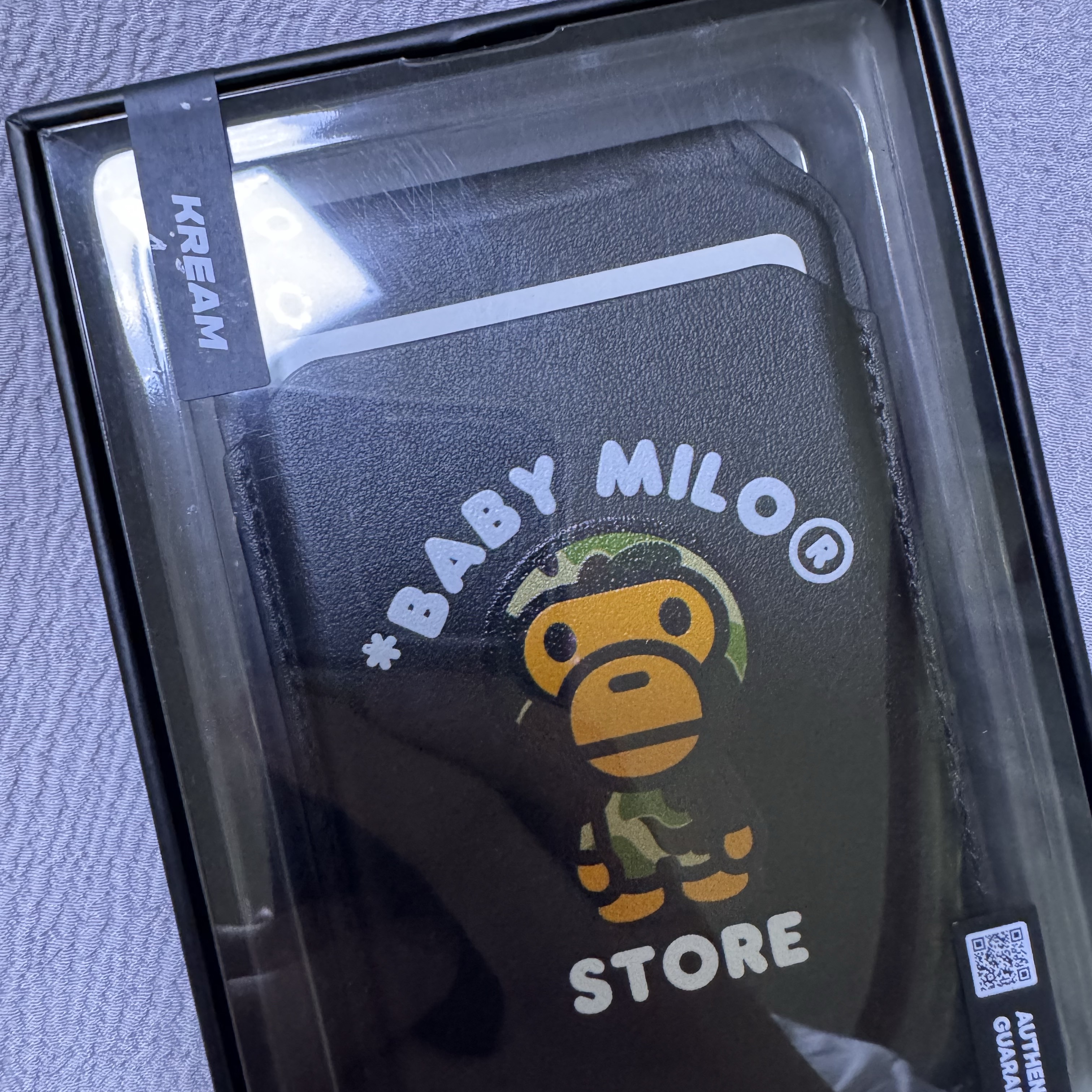 BAPE Baby Milo MagSafe Card Holder Black 착용 스타일