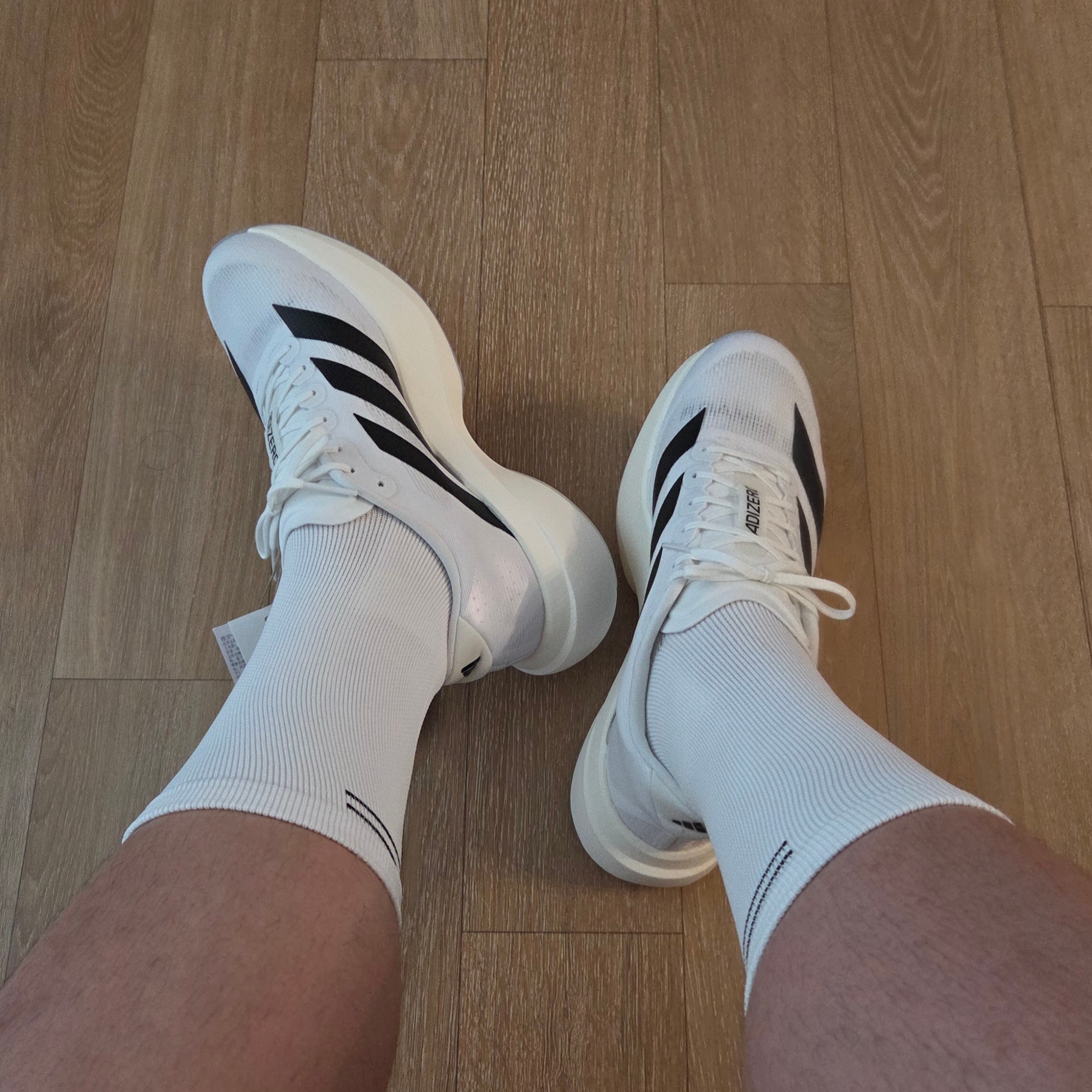Adidas Adizero EVO SL Cloud White Core Black 착용 스타일 - 2