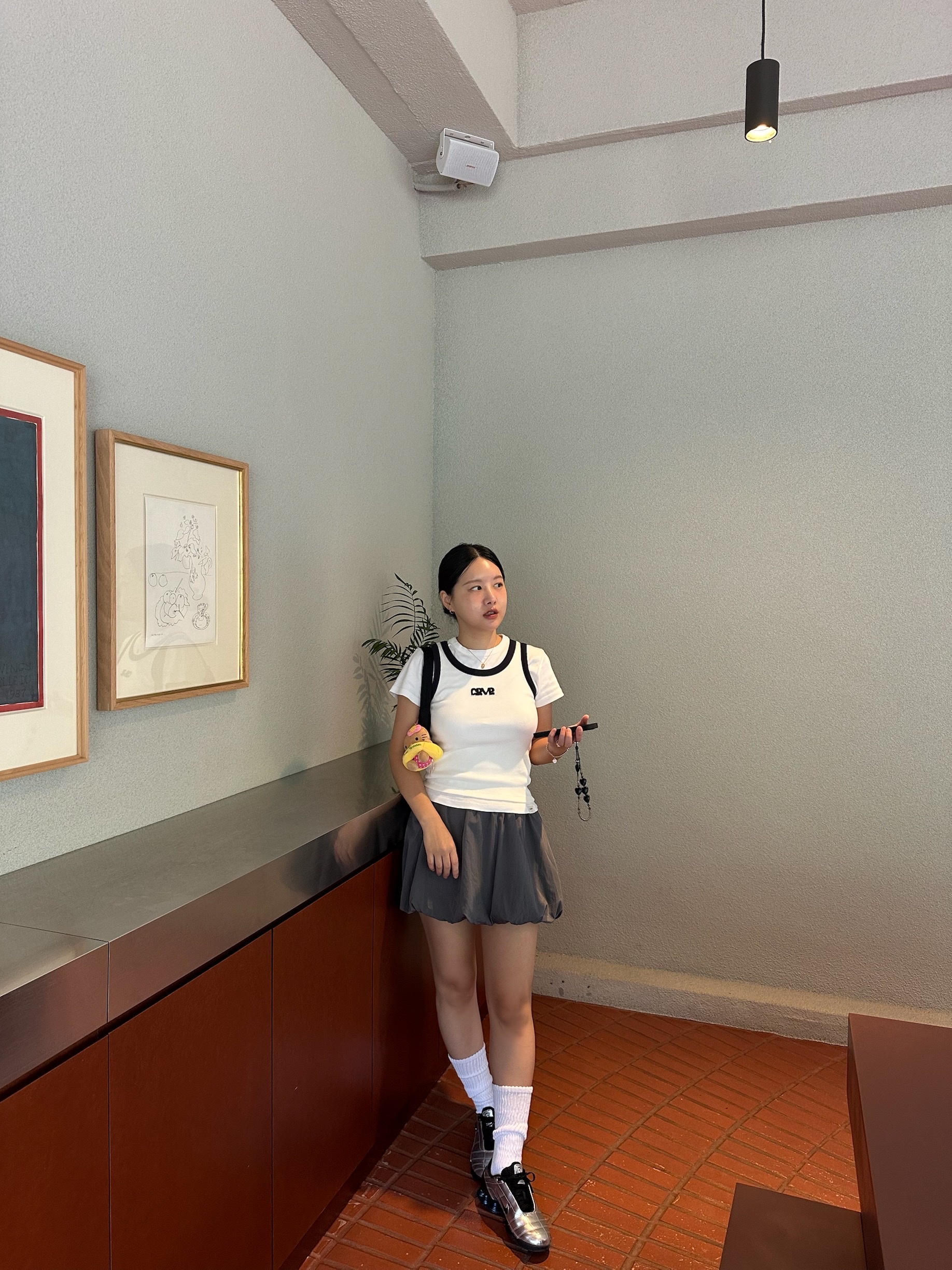 (W) Nike x Maha Amsterdam Total 90 Shox Magia Metallic Silver Black, Prada Re-Edition 2000 Re-Nylon Mini Shoulder Bag Black 착용 스타일 - 2