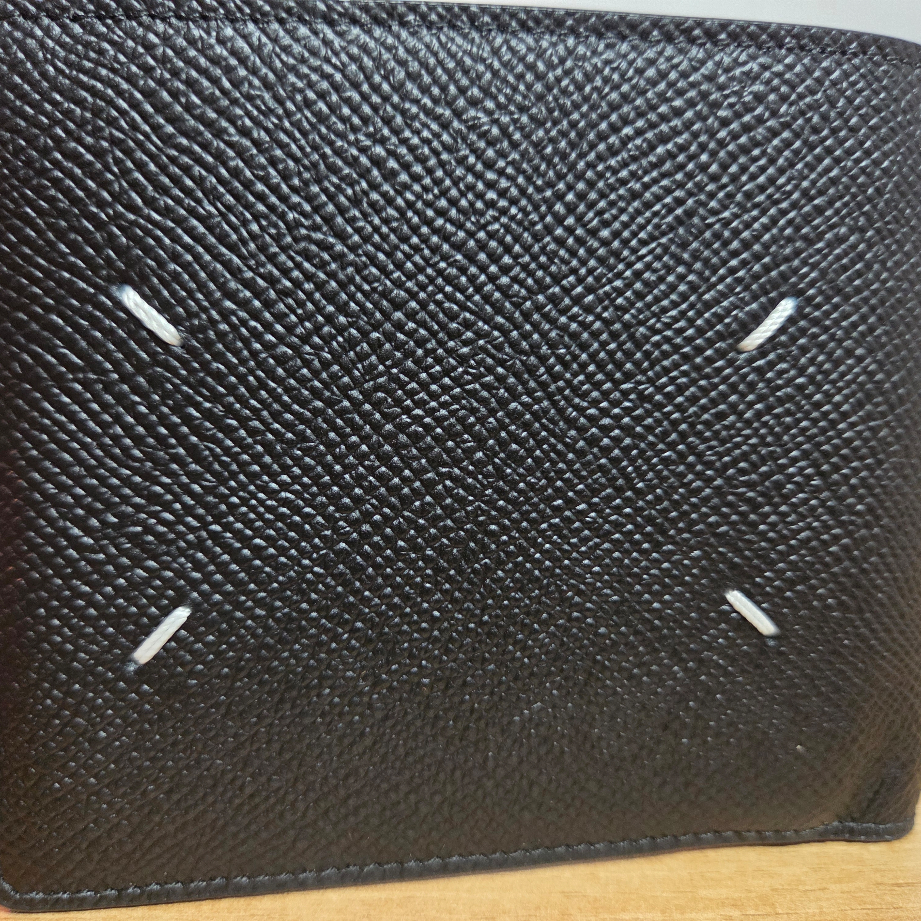 Maison Margiela Bovine Leather Bi-Fold Wallet Black 착용 스타일