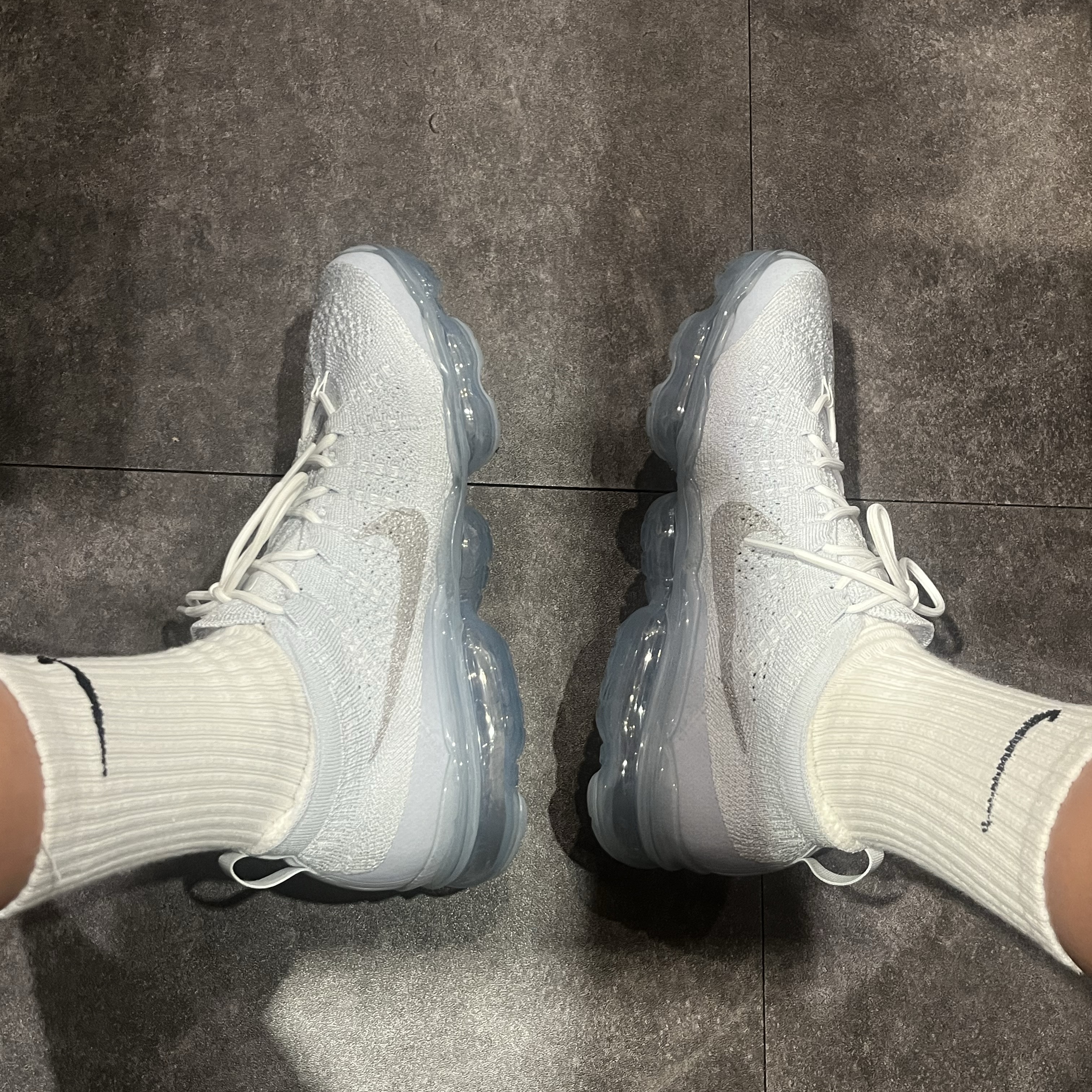Nike Air VaporMax 2023 Flyknit Pure Platinum 착용 스타일