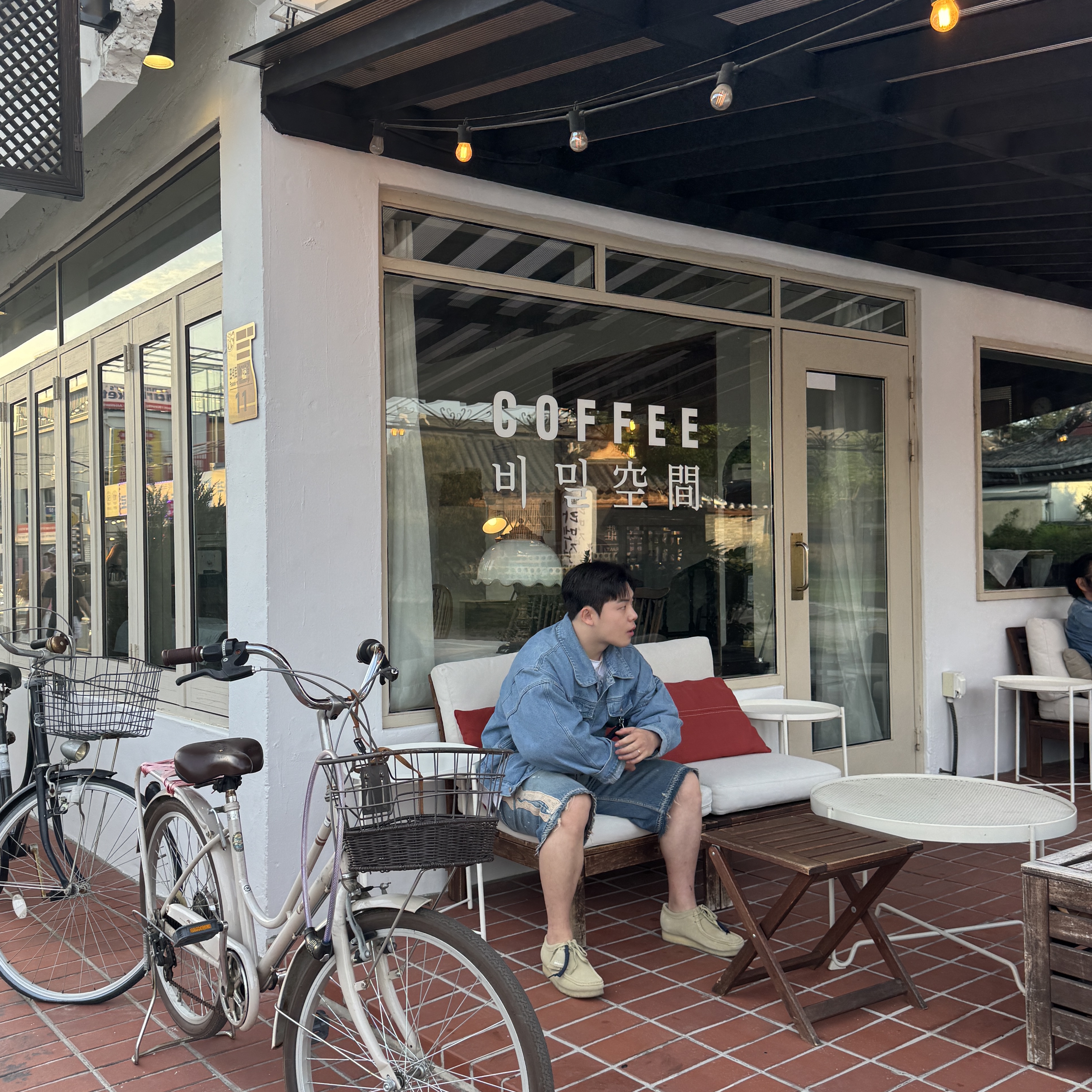 Kapital 14 oz. Denim 5P Bone Embroidery Short Pants Indigo (Processing), Clarks Wallabee Maple Suede 착용 스타일 - 1