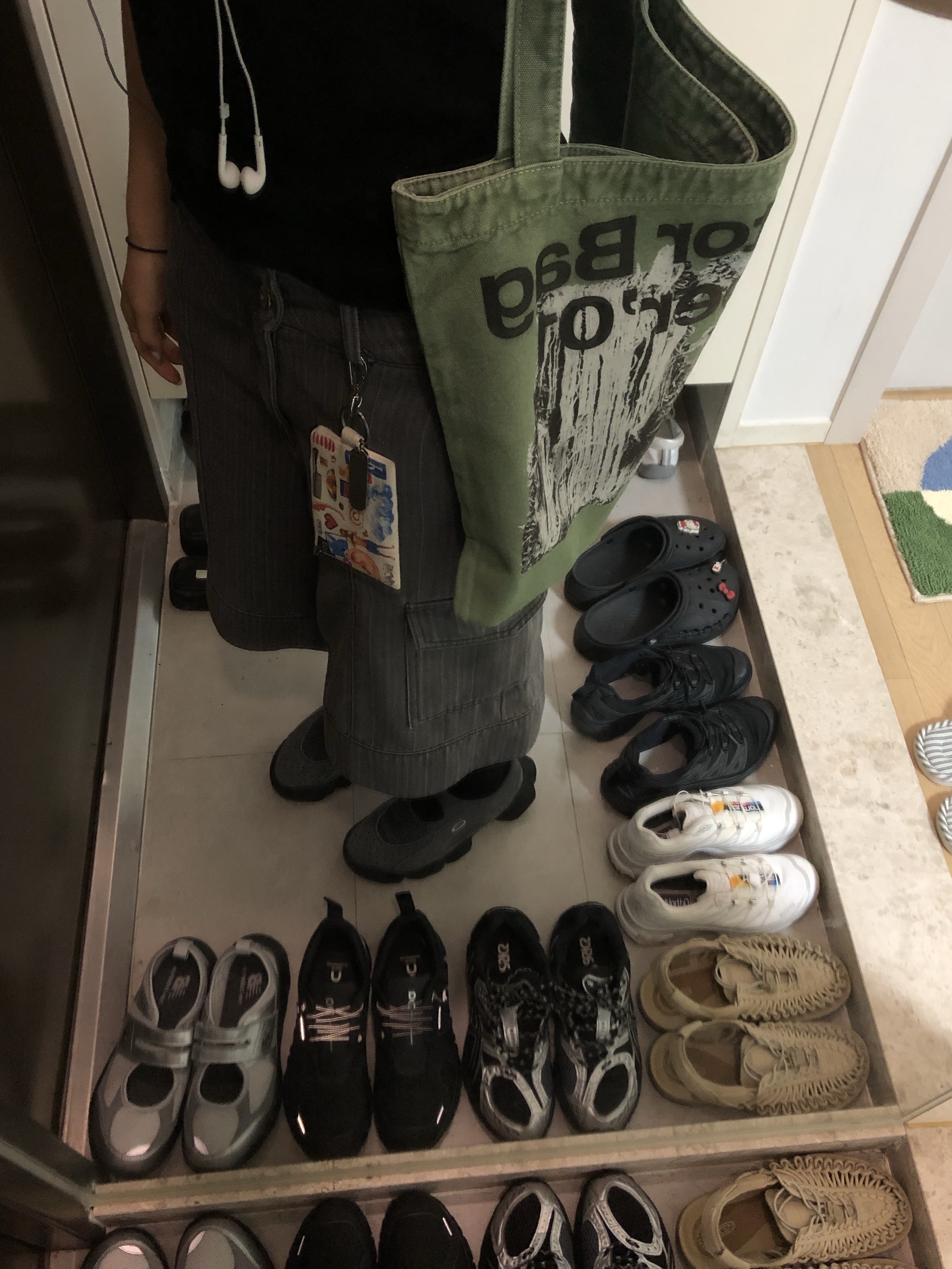 Oakley Factory Team x Brain Dead Flesh Sandal Asphalt, Salomon XT-6 ADV White 착용 스타일
