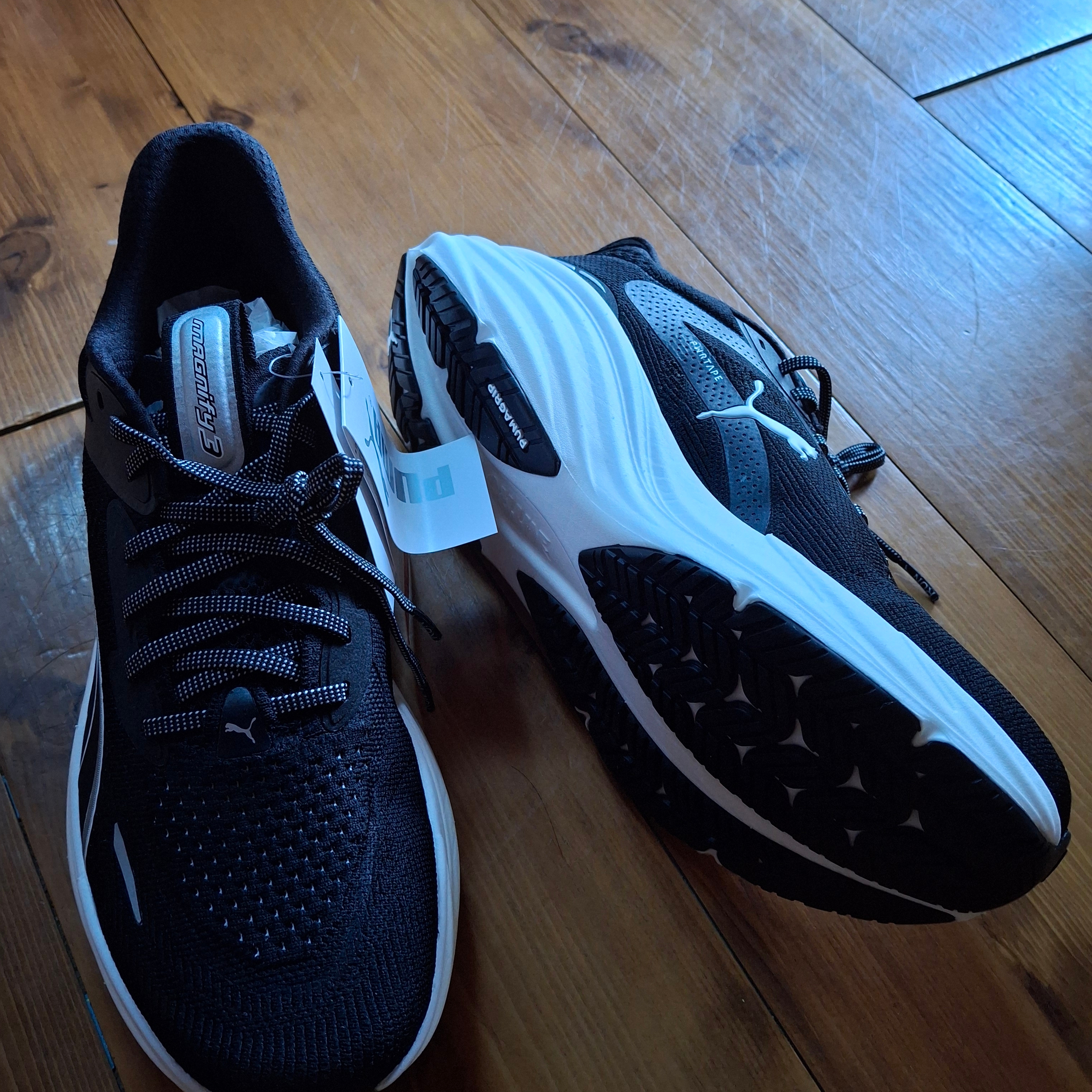 Puma Magnify Nitro 3 Black White 착용 스타일 - 1