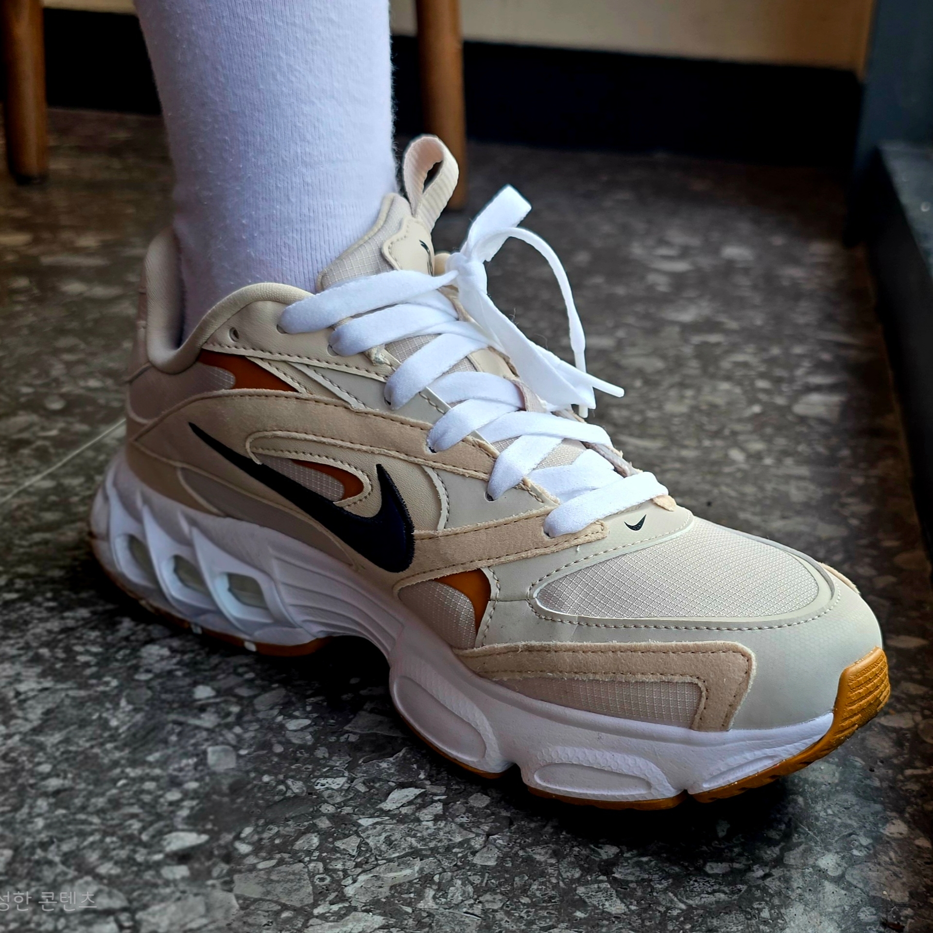 (W) Nike Zoom Air Fire Light Orewood Brown 착용 스타일