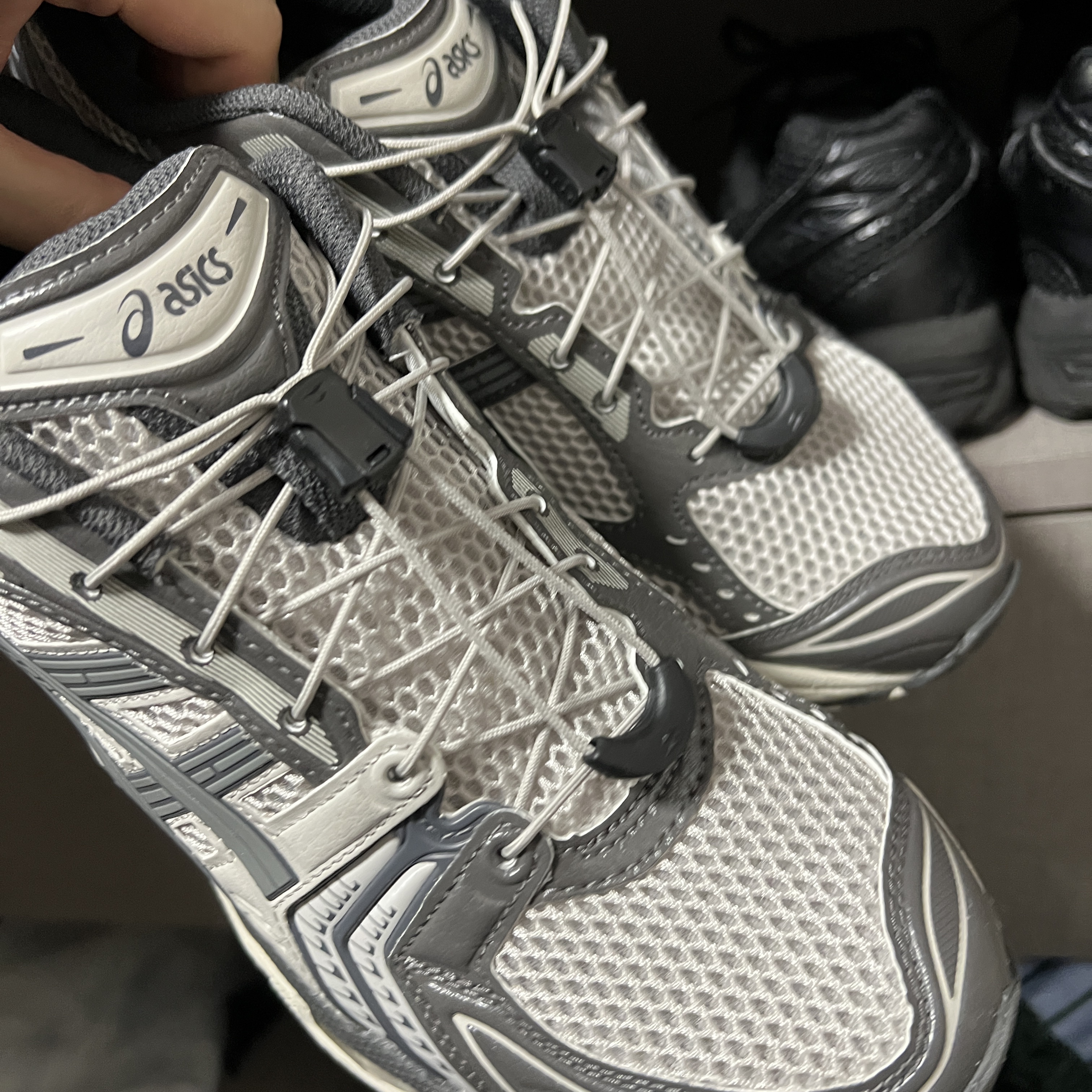 Asics Unlimited Gel-Kayano 14 Oyster Grey Clay Grey 착용 스타일