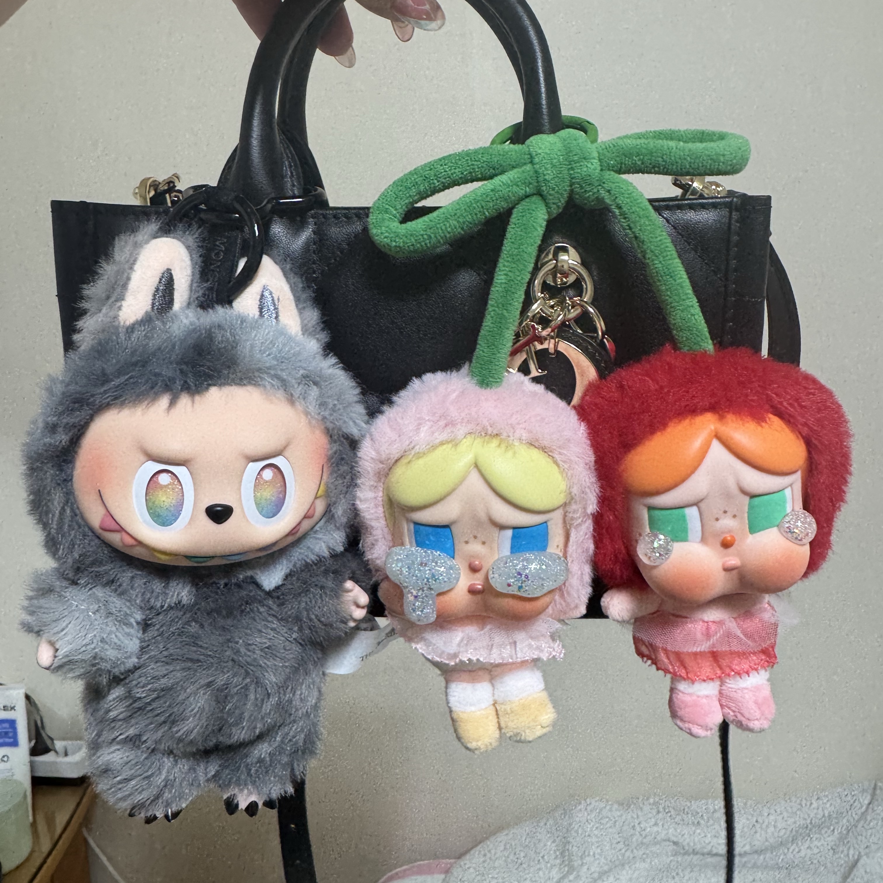 Pop Mart Crybaby Crying For Love Series Vinyl Plush, Pop Mart Labubu The Monsters Highlight Series ID Keyring (Opened Case) 착용 스타일