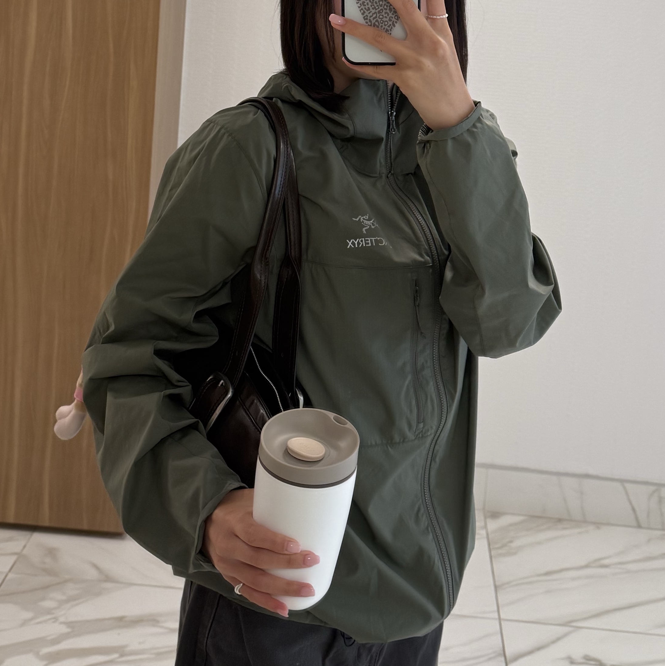 (W) Arc'teryx Squamish Hoody Forage 착용 스타일 - 1
