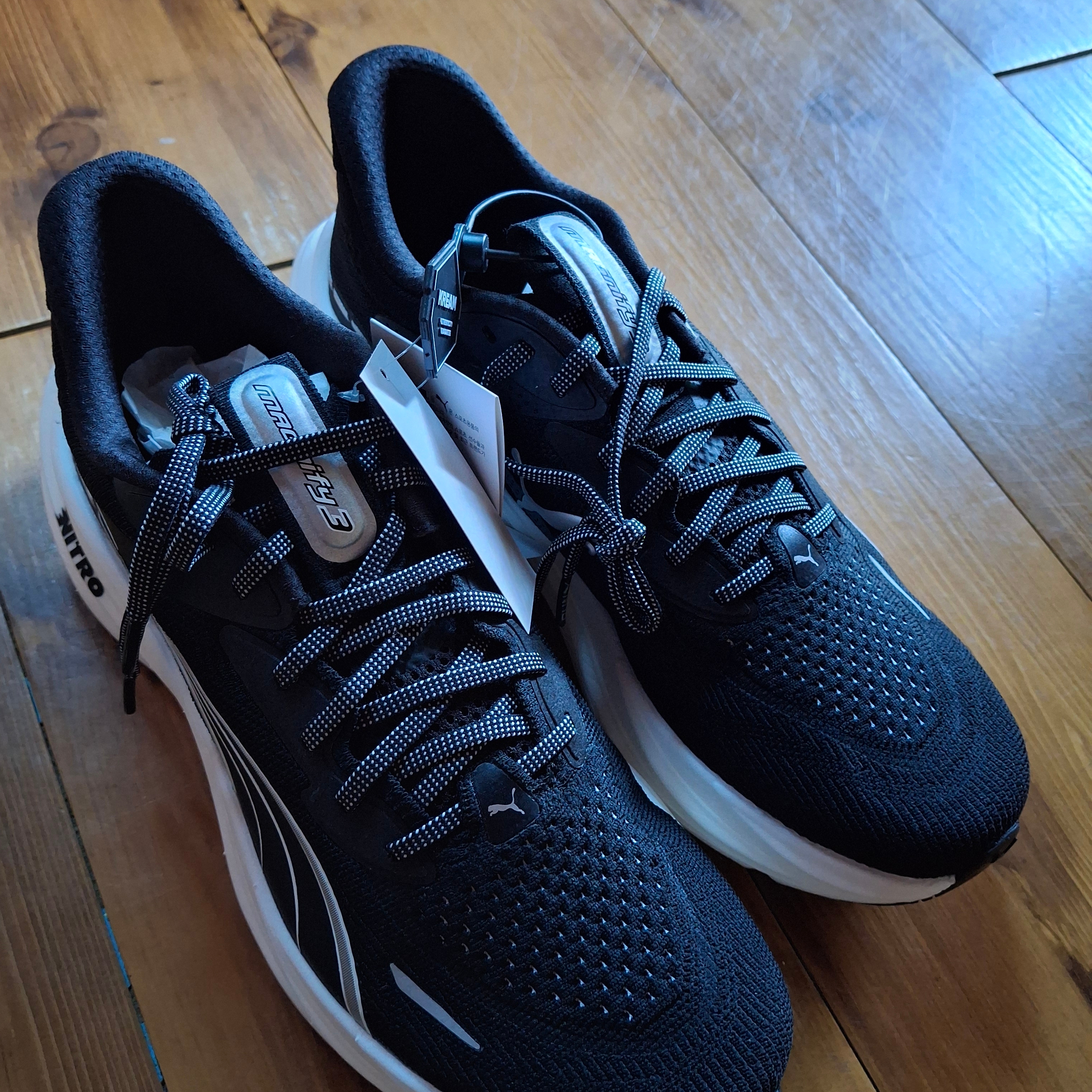 Puma Magnify Nitro 3 Black White 착용 스타일 - 2