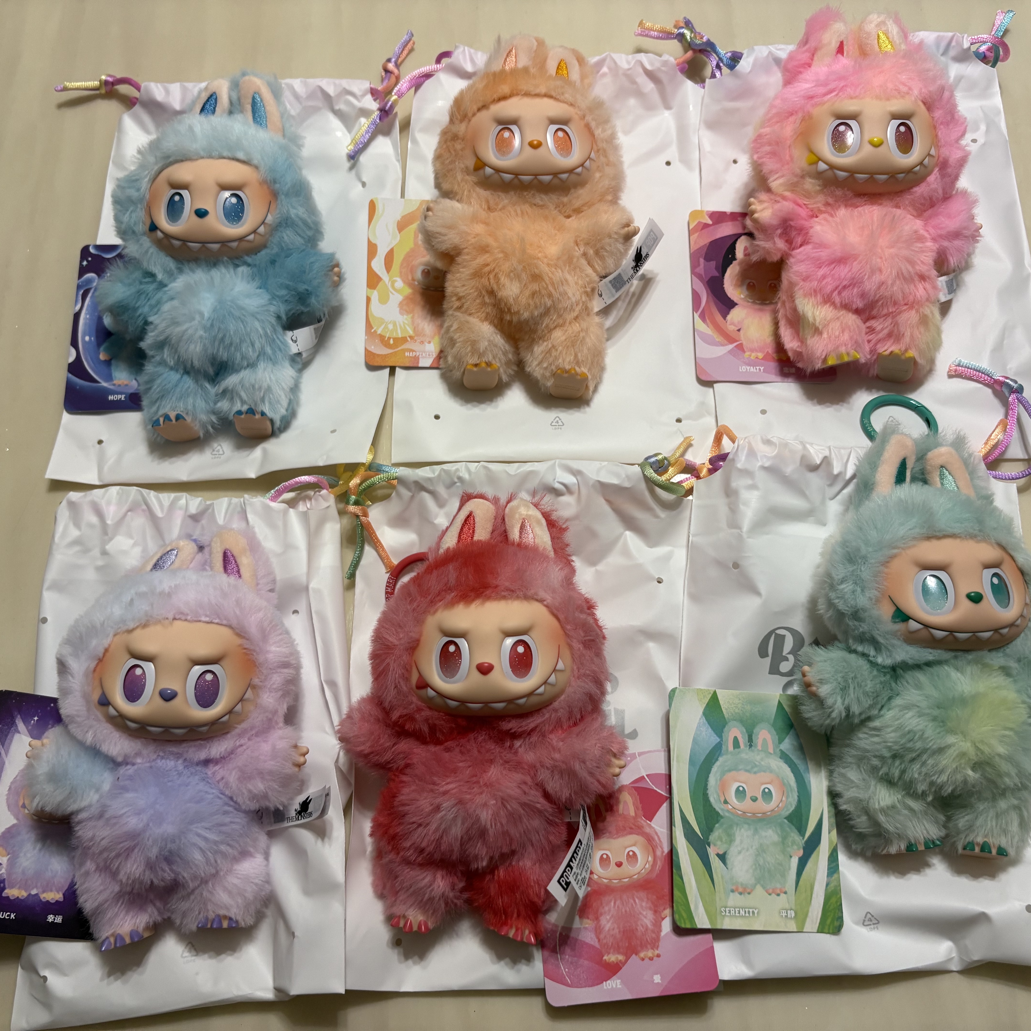 Pop Mart Labubu The Monsters Highlight Series Sealed Case (6 Blind Boxes) 착용 스타일