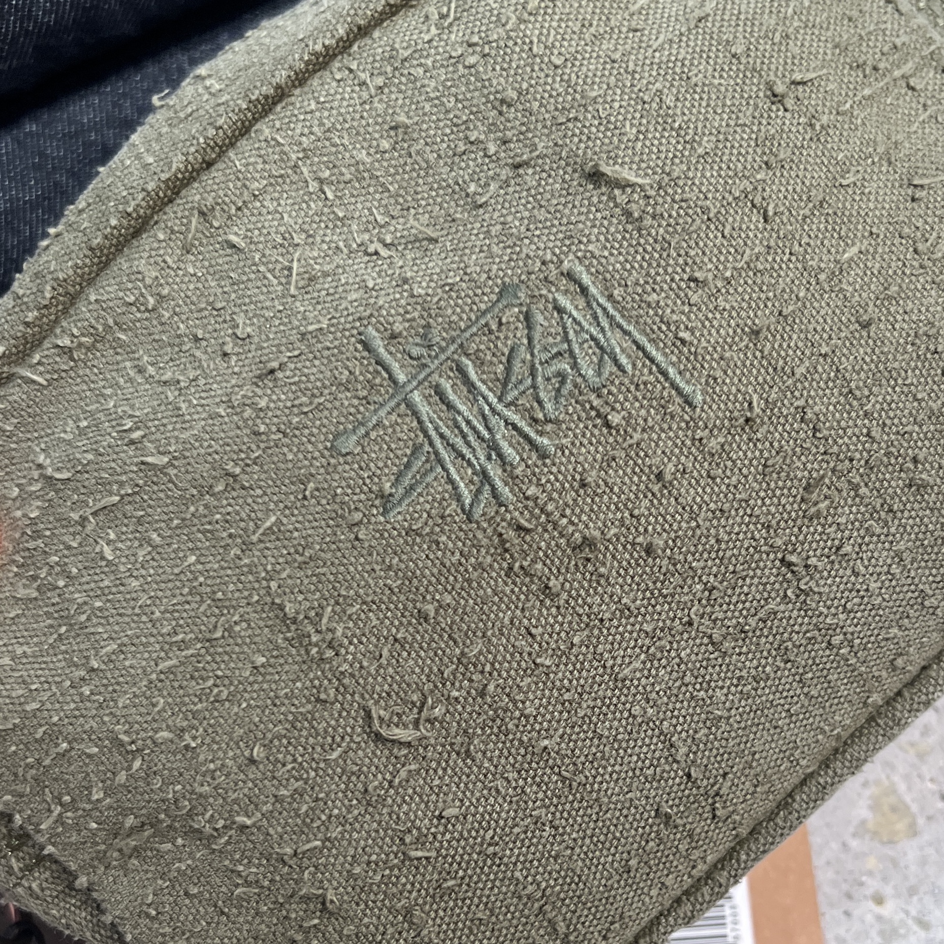 Stussy Canvas Pouch Green 착용 스타일