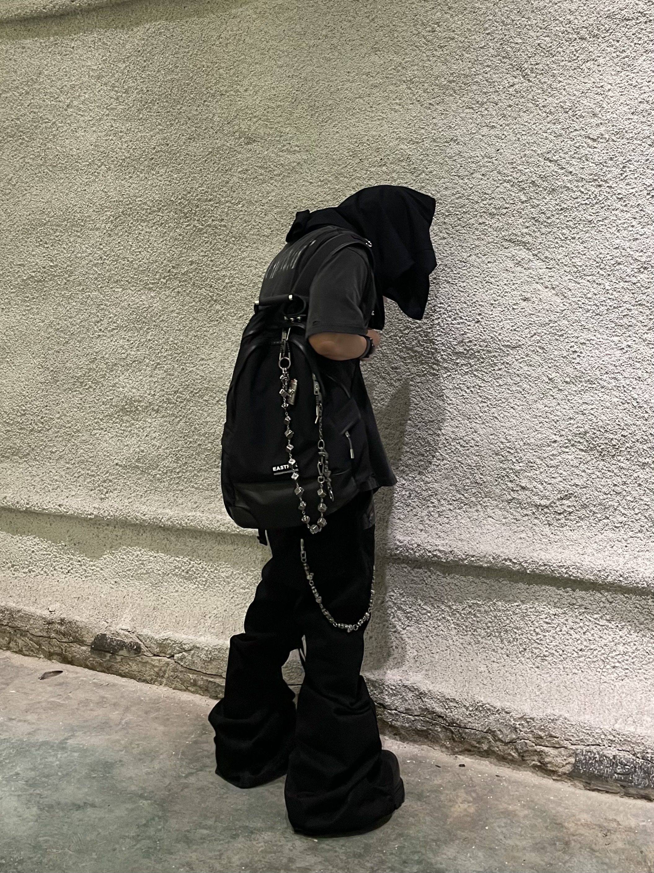 Balenciaga Stomper Bootie Black 착용 스타일 - 4
