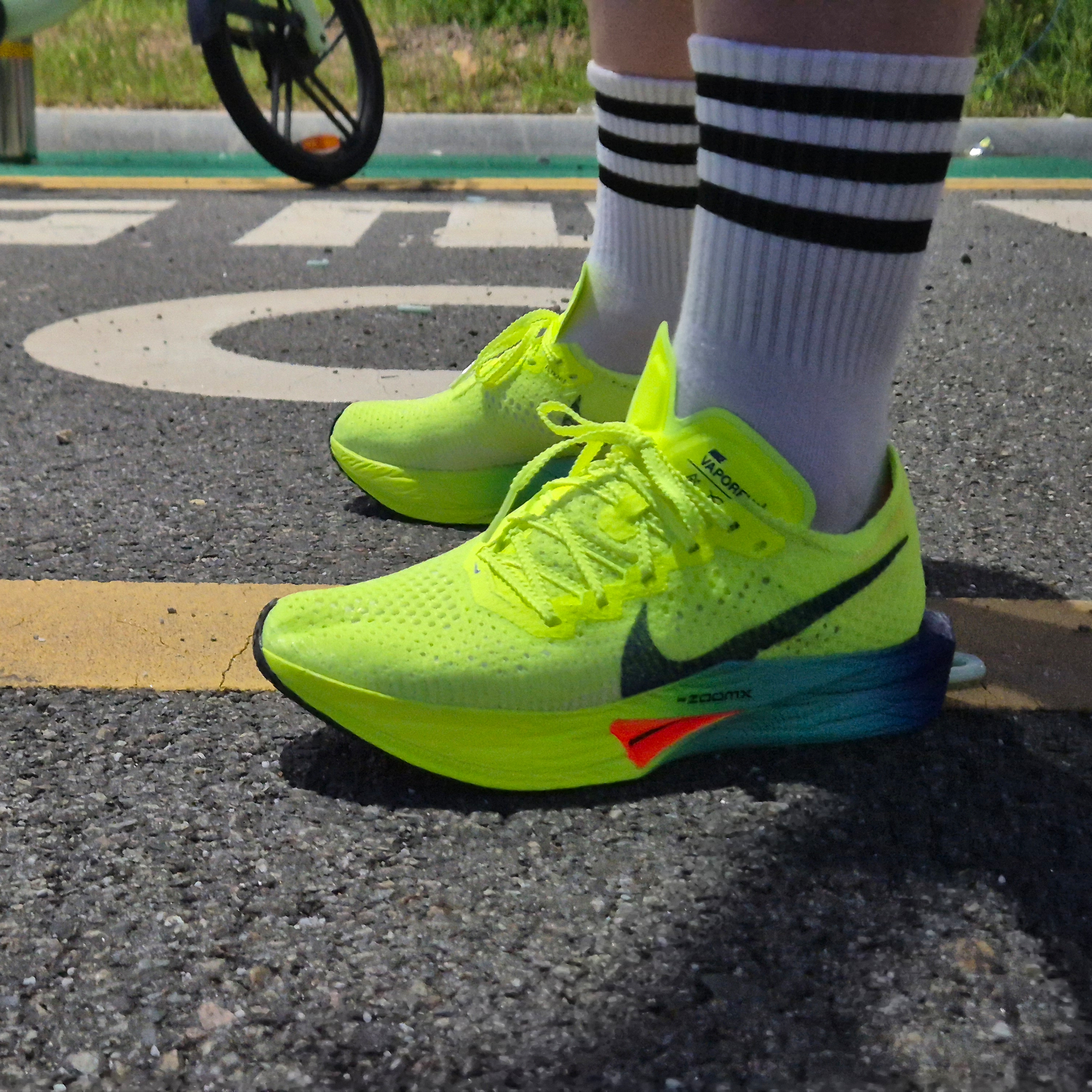 (W) Nike ZoomX Vaporfly Next% 3 Bolt 착용 스타일 - 1