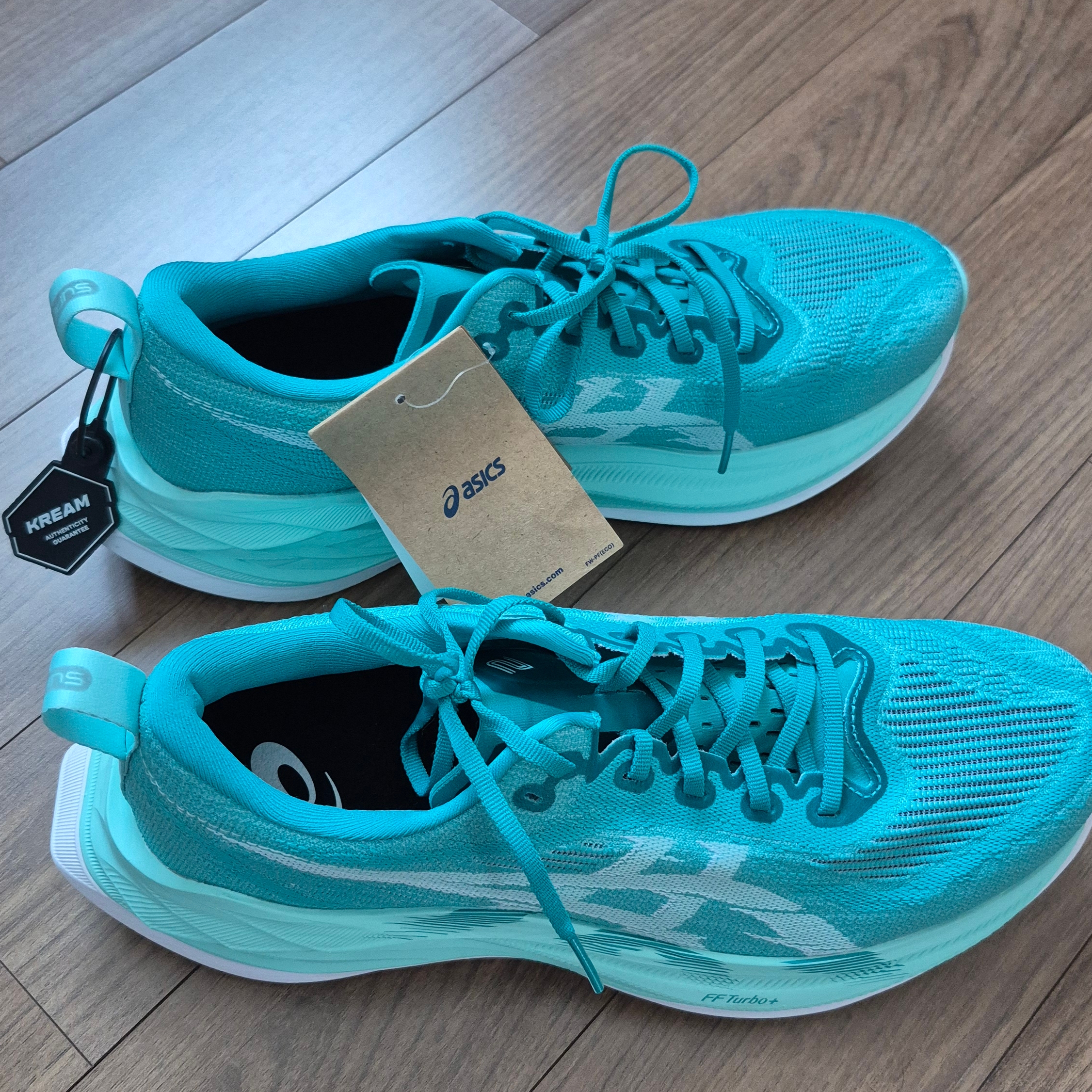Asics Superblast 2 Wave Teal Illuminate Mint 착용 스타일 - 2