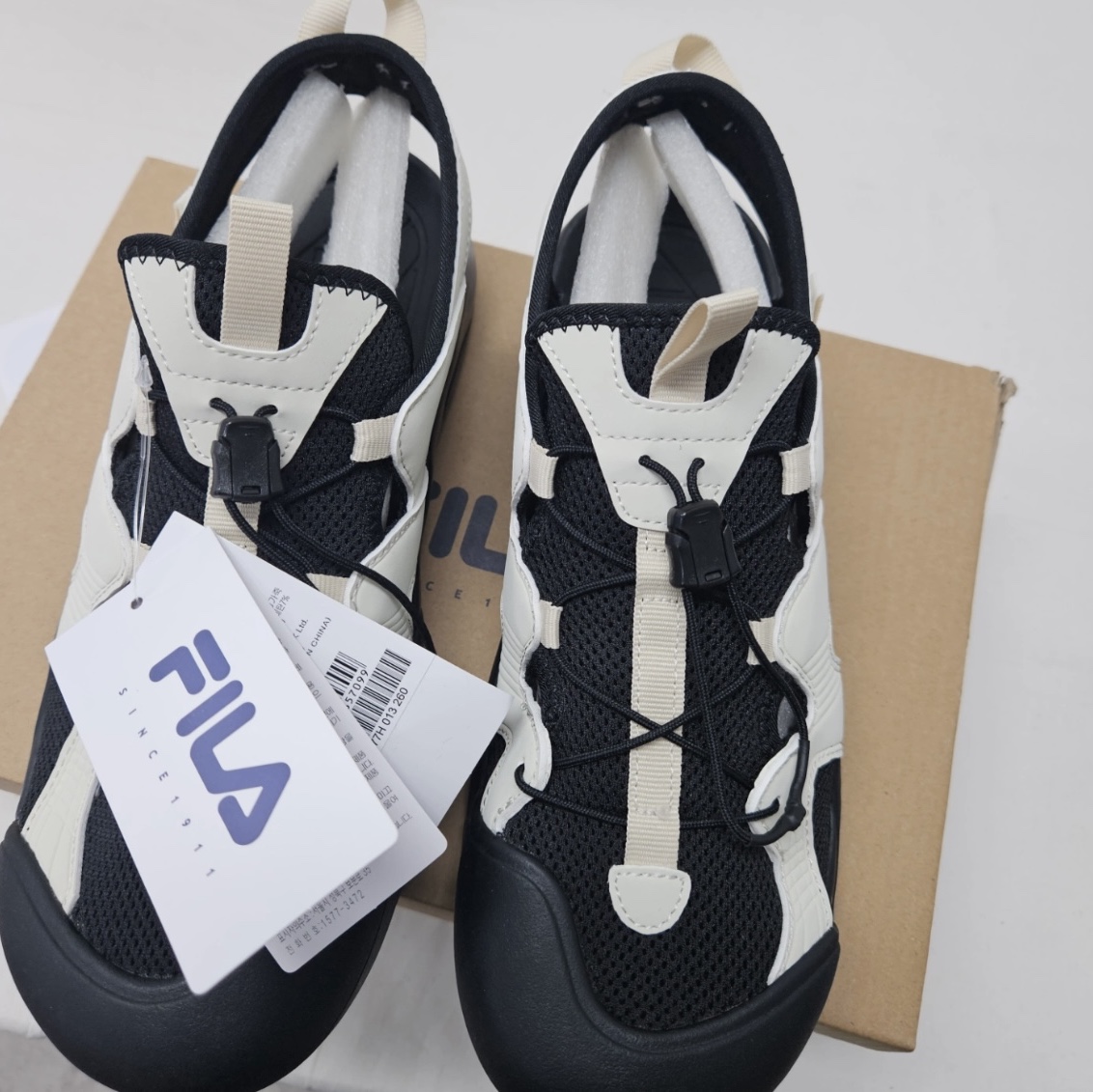 [6% 적립] Fila Peito Sandals V2 Cream 착용 스타일
