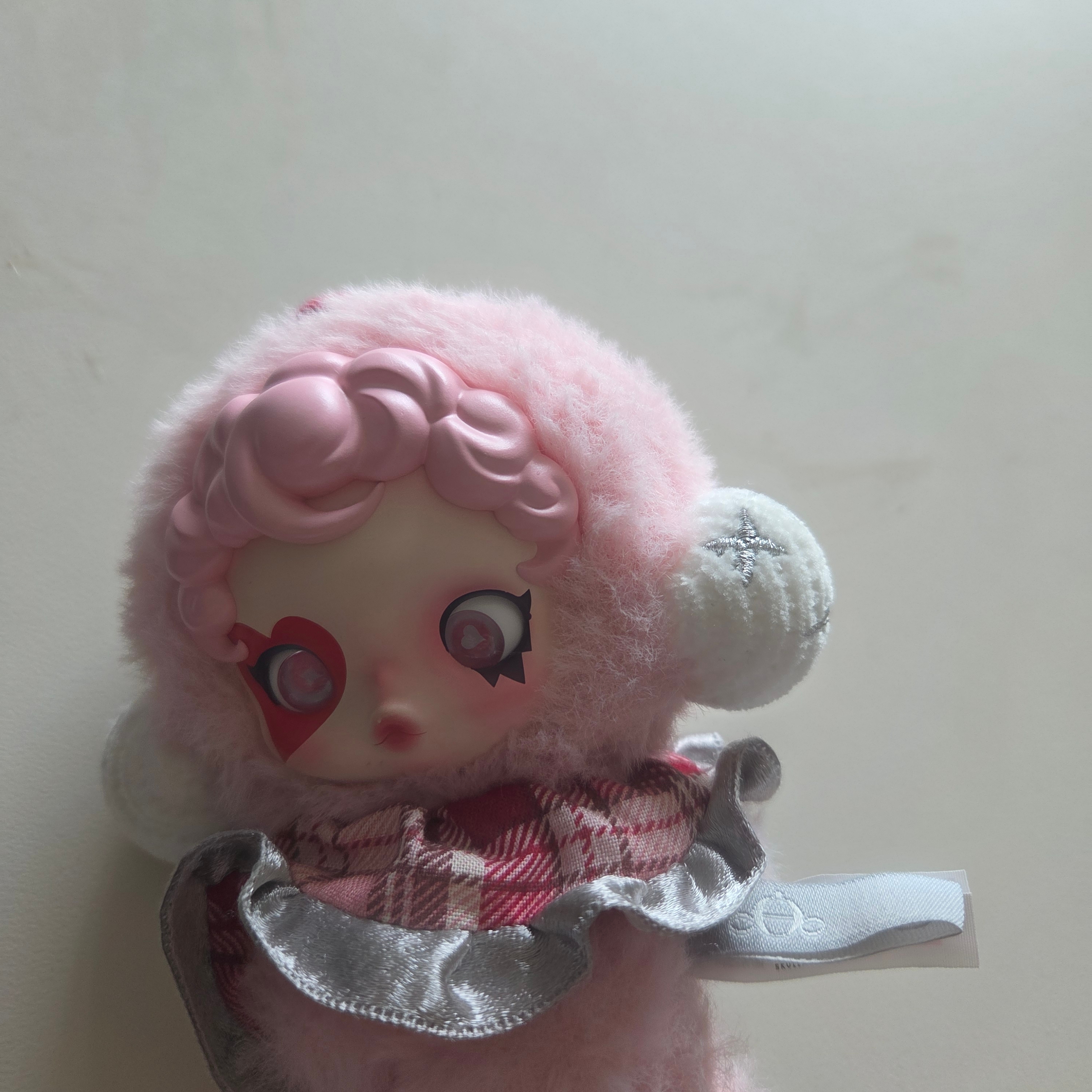 Pop Mart Skullpanda Winter Symphony Series Keyring Rhapsody (Opened Case) 착용 스타일