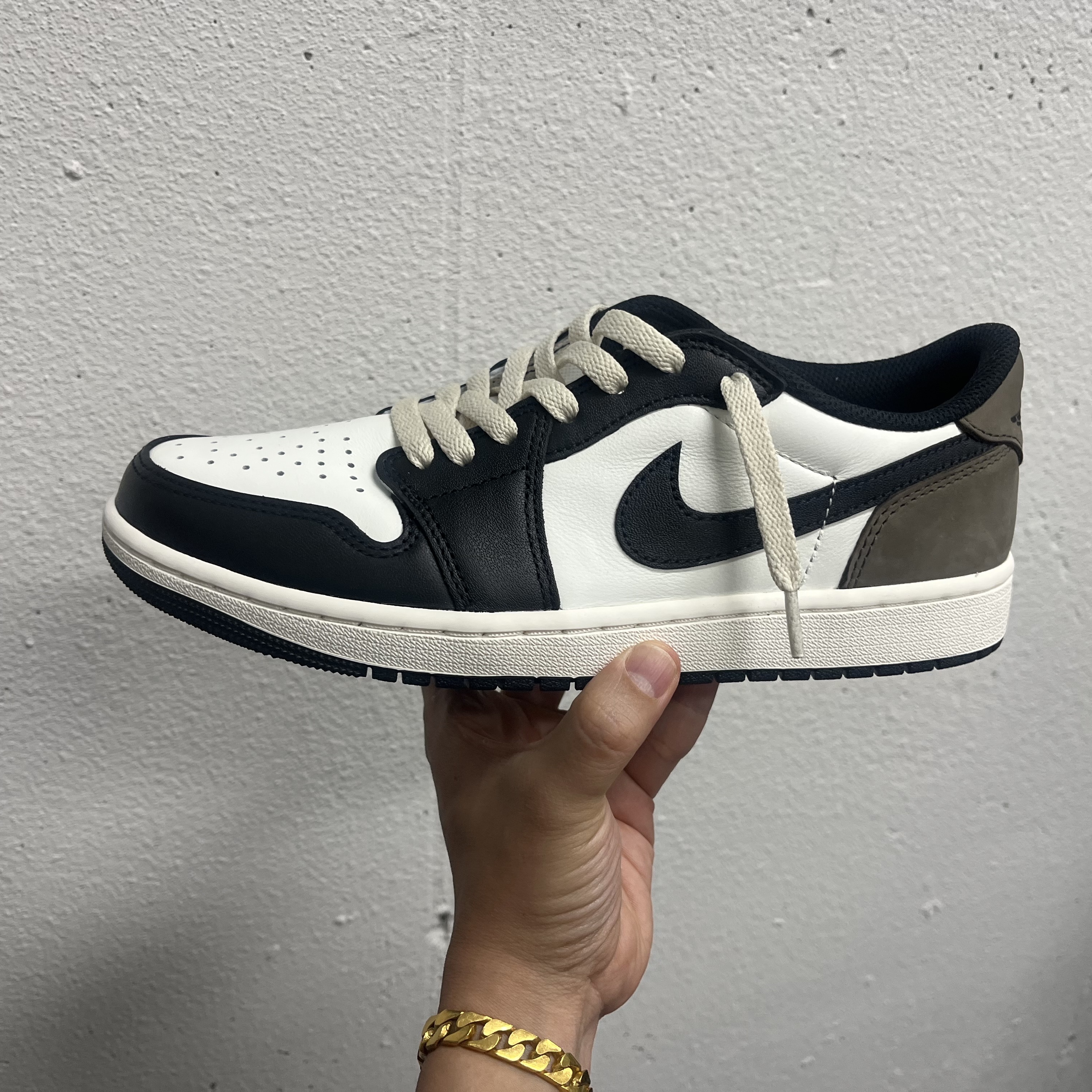 Jordan 1 Retro Low OG Mocha 착용 스타일
