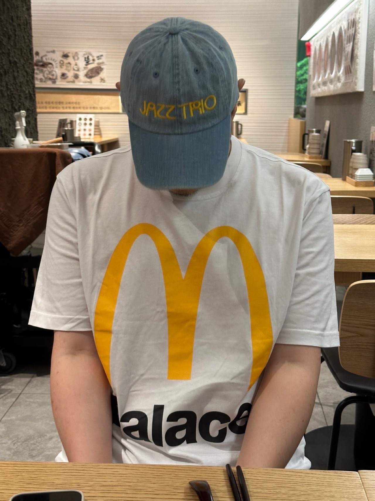 Palace x McDonald's Logo T-Shirt White - 23FW 착용 스타일