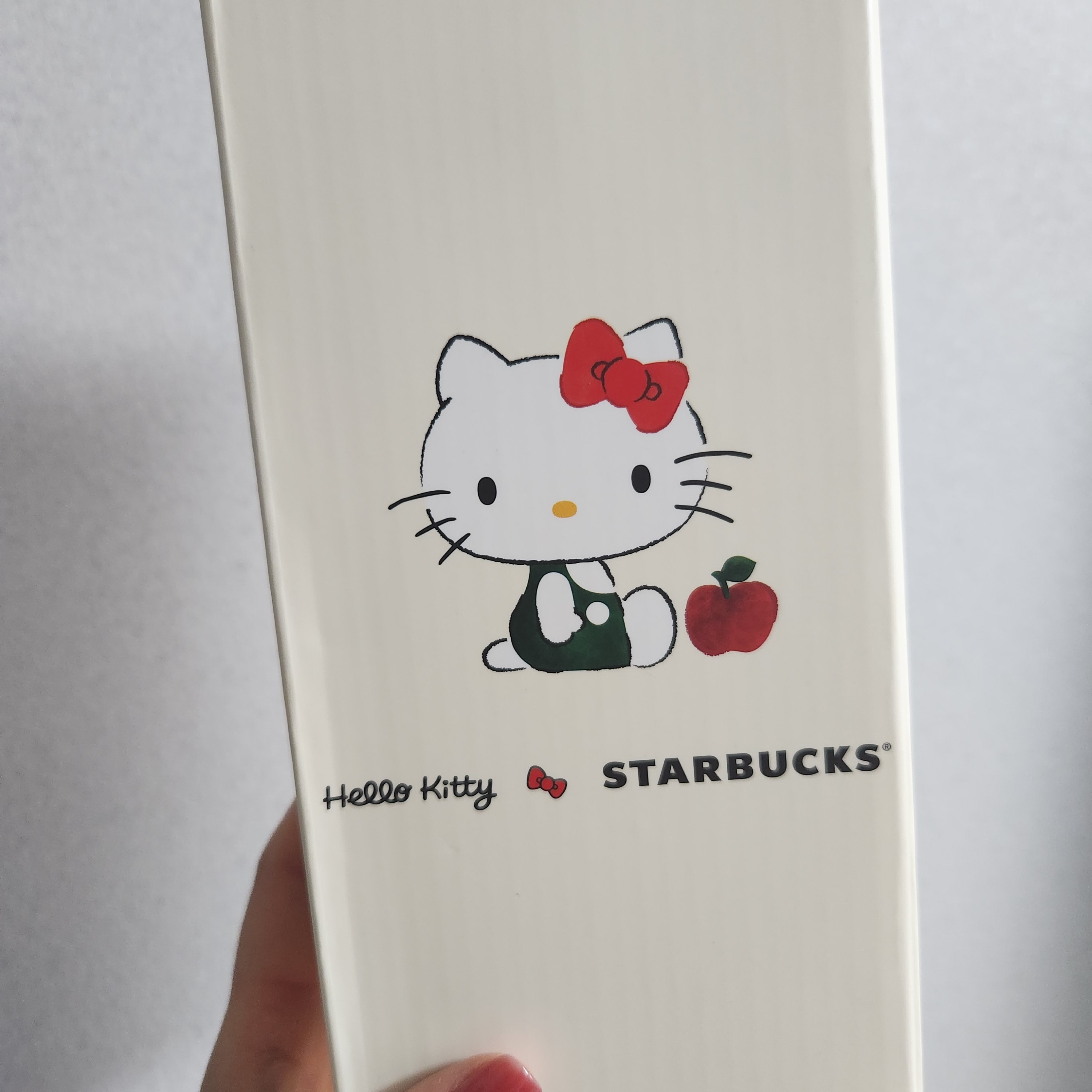 Starbucks x Hello Kitty SS Elma Tumbler 473ml 착용 스타일
