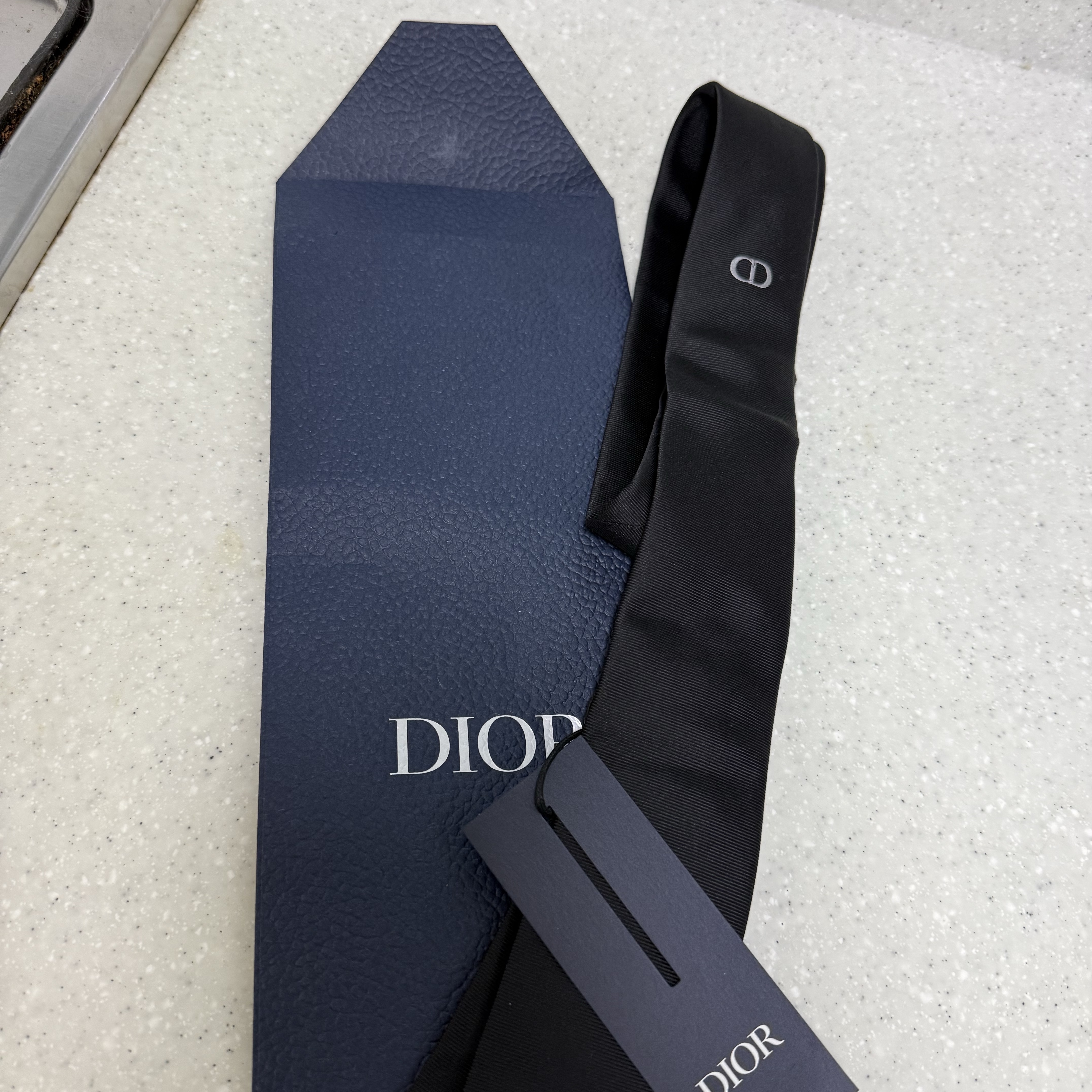 Dior Silk CD Icon Tie Black 착용 스타일