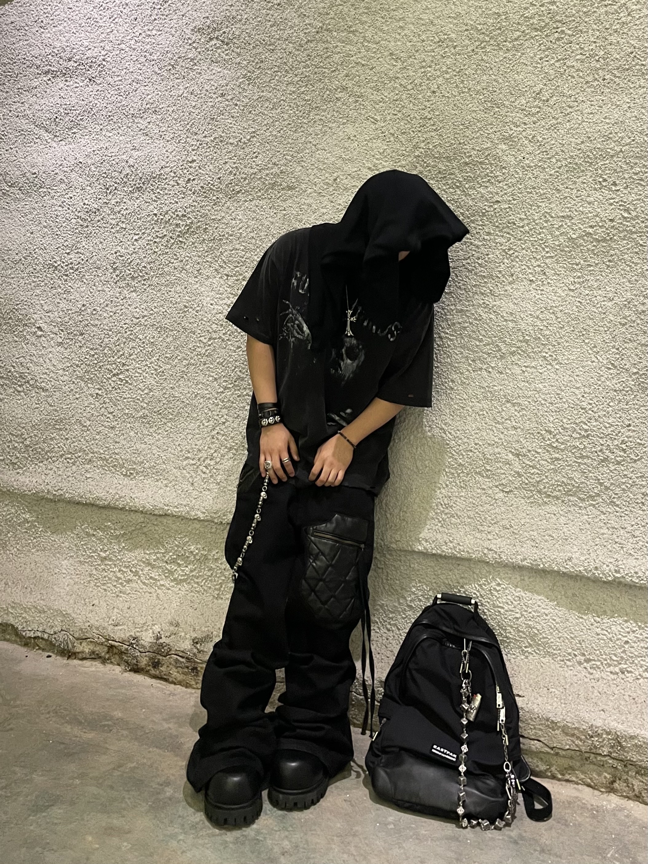 Balenciaga Stomper Bootie Black 착용 스타일 - 3
