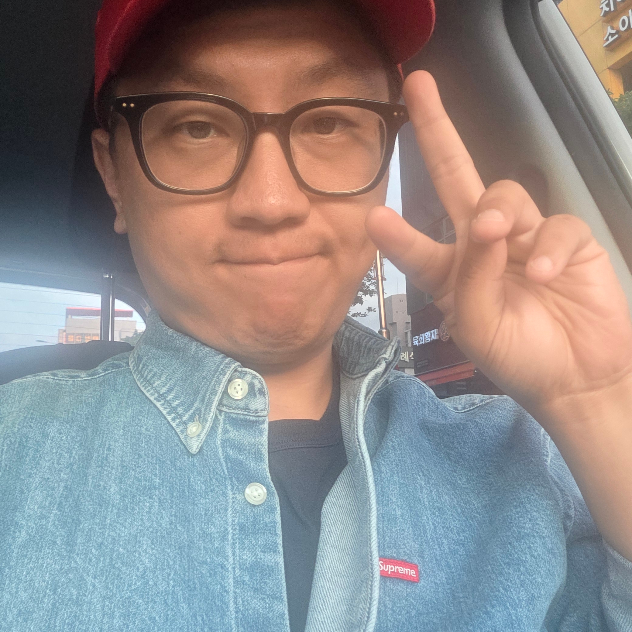Supreme Small Box Shirt Denim - 23FW 착용 스타일 - 2
