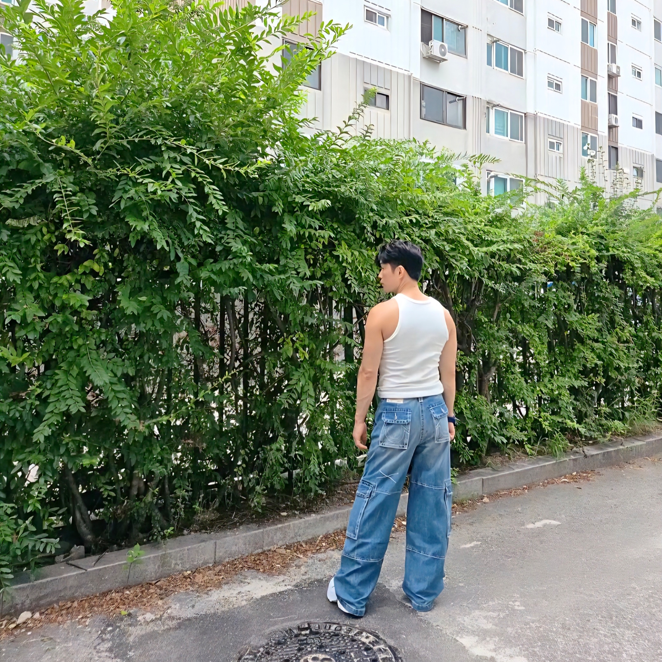 True Religion Signature Cargo Pants Washed Indigo, Nike ACG Air Zoom Gaiadome Gore-Tex Summit White 착용 스타일 - 3