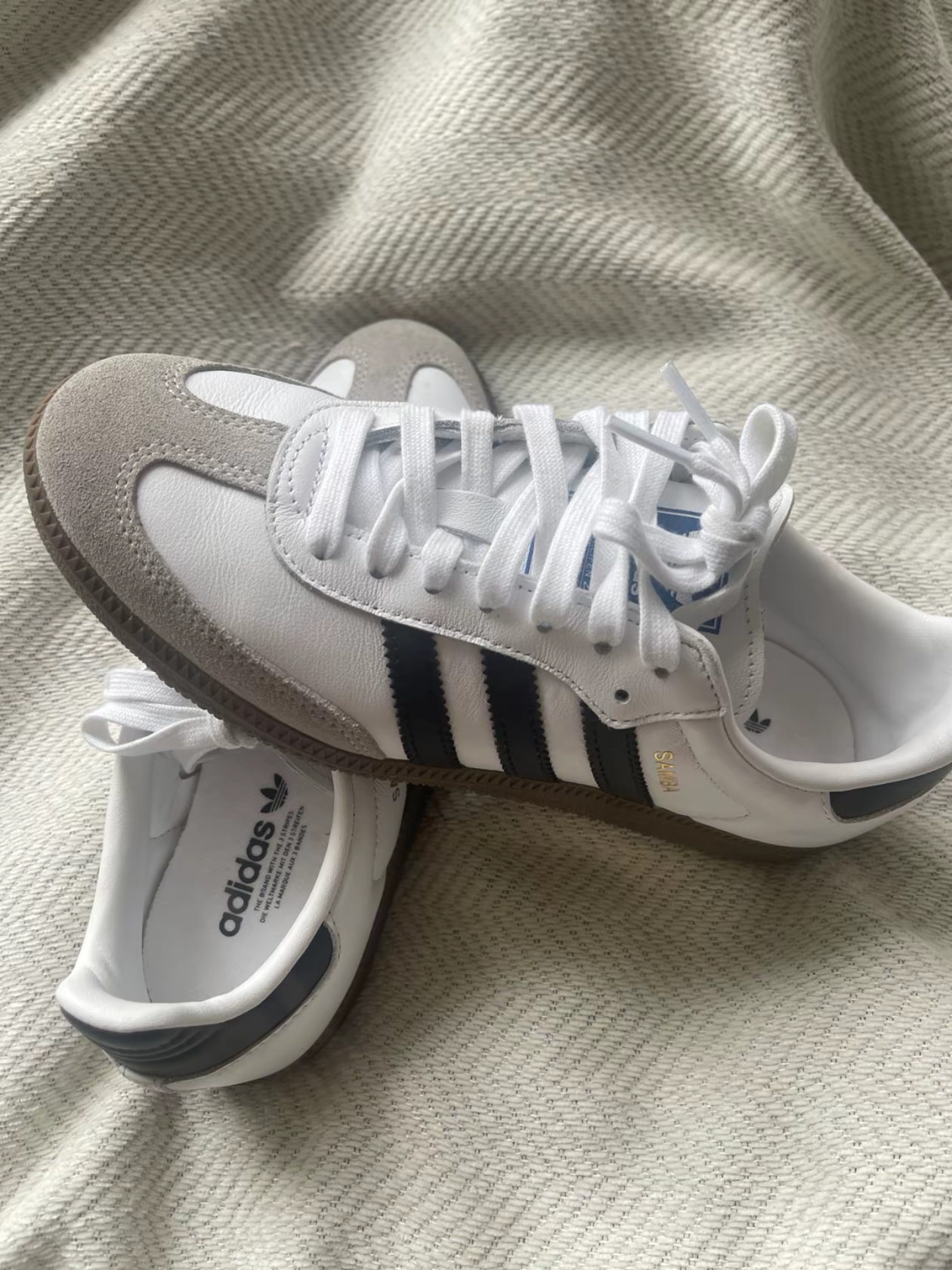 Onitsuka Tiger Tokuten White Black, Adidas Samba OG Cloud White 착용 스타일 - 5