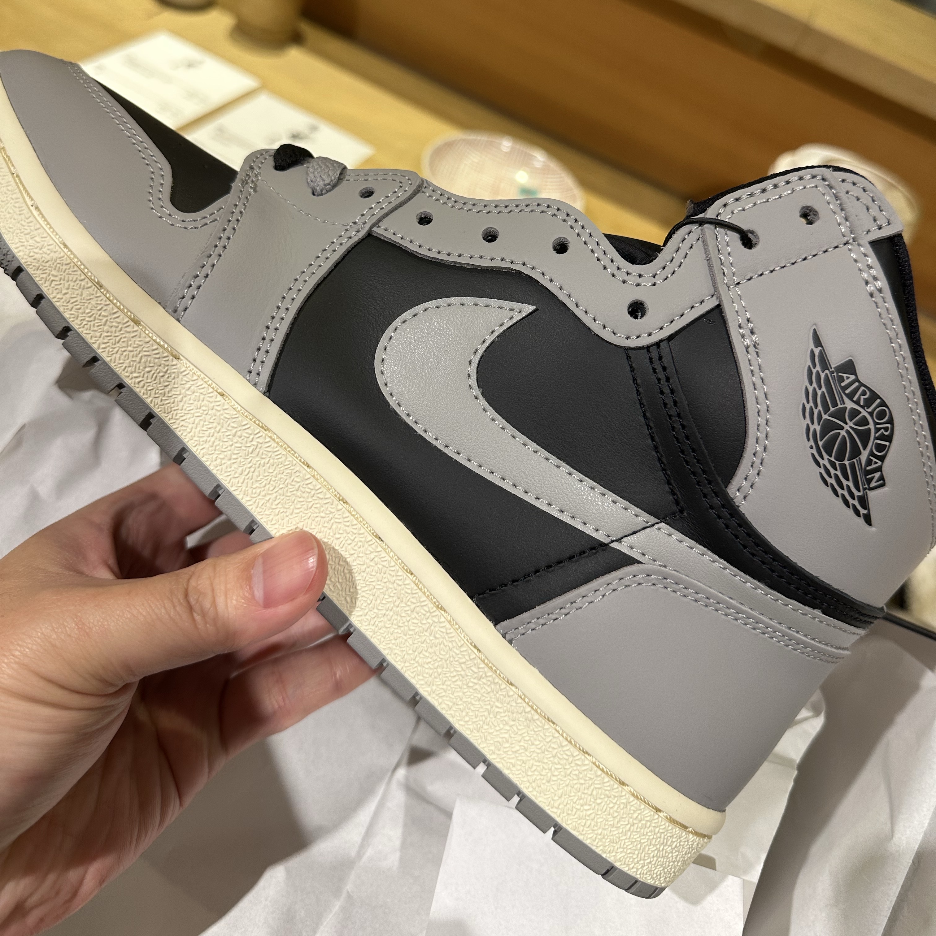 Jordan 1 Retro High 85 OG Medium Grey Black Muslin 착용 스타일