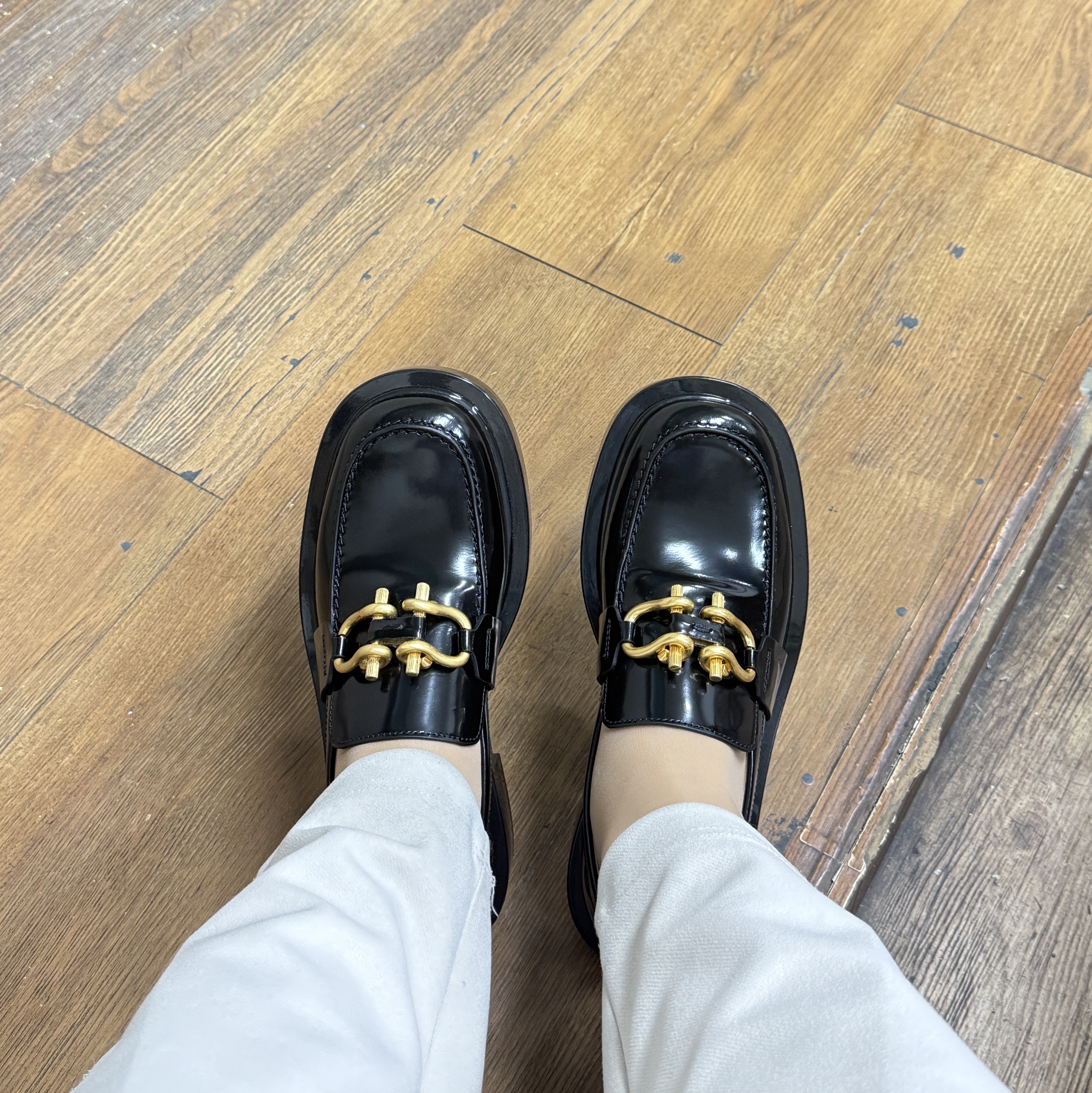 Bottega Veneta Monsieur Loafer Black 착용 스타일 - 1