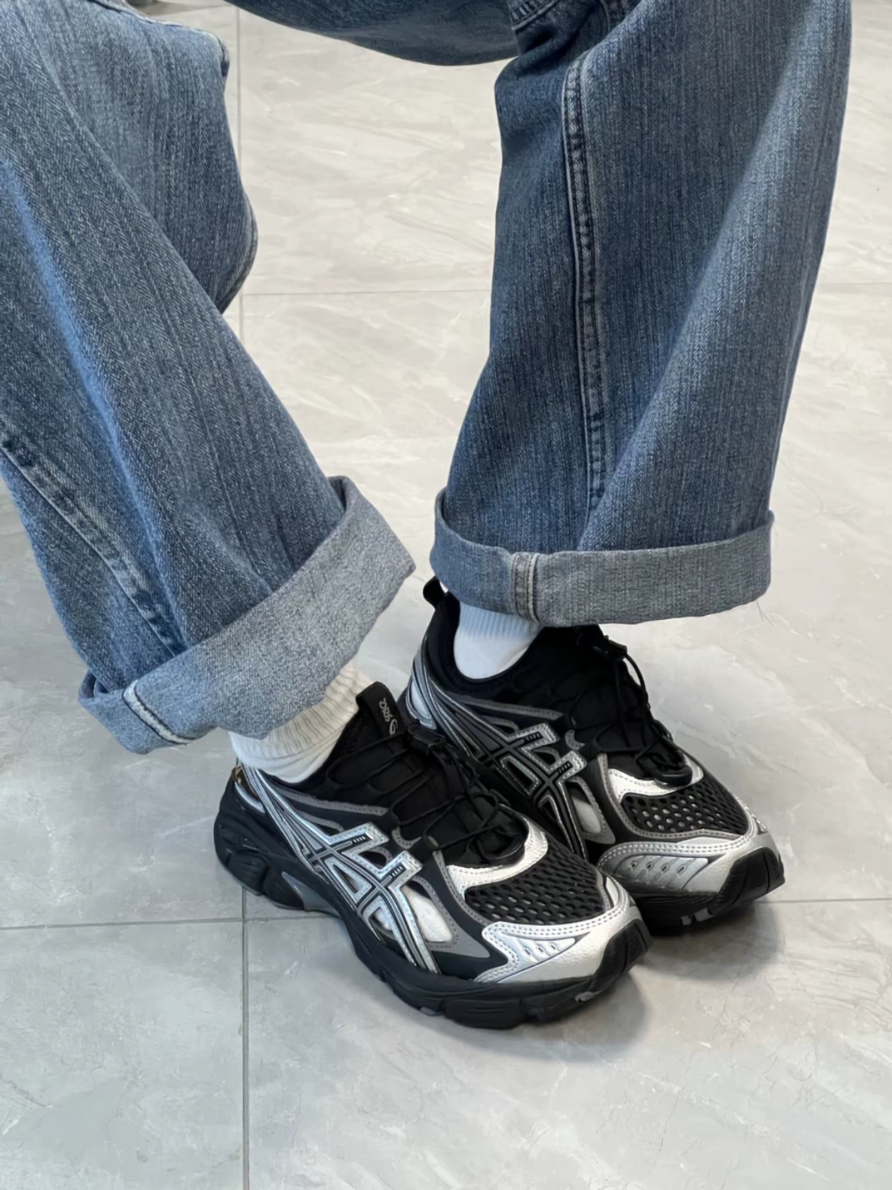 Asics GT-2160 Breeze Black Pure Silver, Oofos OOriginal Black 착용 스타일 - 4