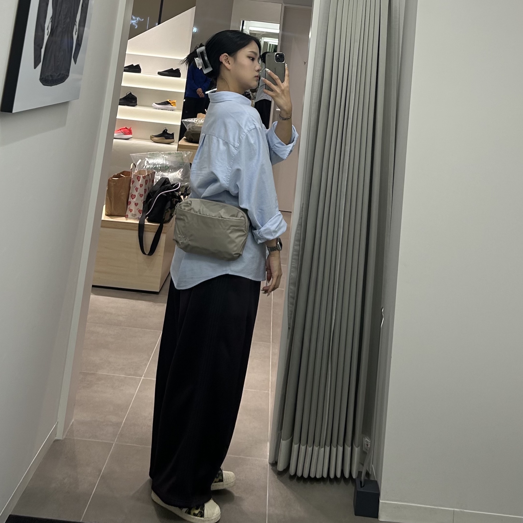 Arc'teryx Heliad 6 Crossbody Bag Rune, Needles H.D. Track Pants Poly Smooth Black 착용 스타일