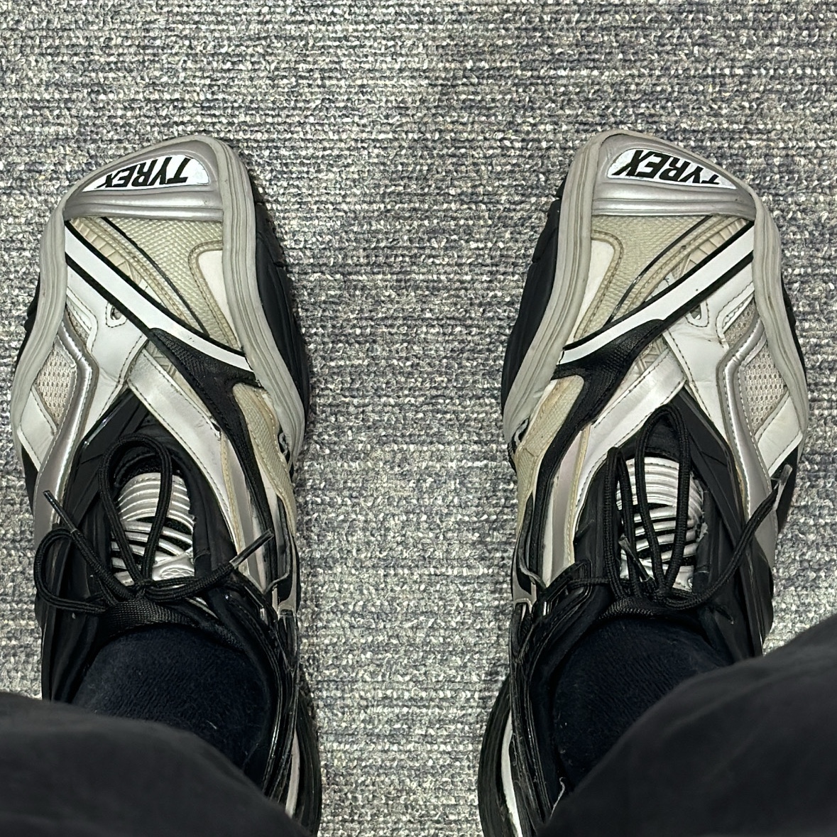 Balenciaga Tyrex Sneakers Black Grey 착용 스타일