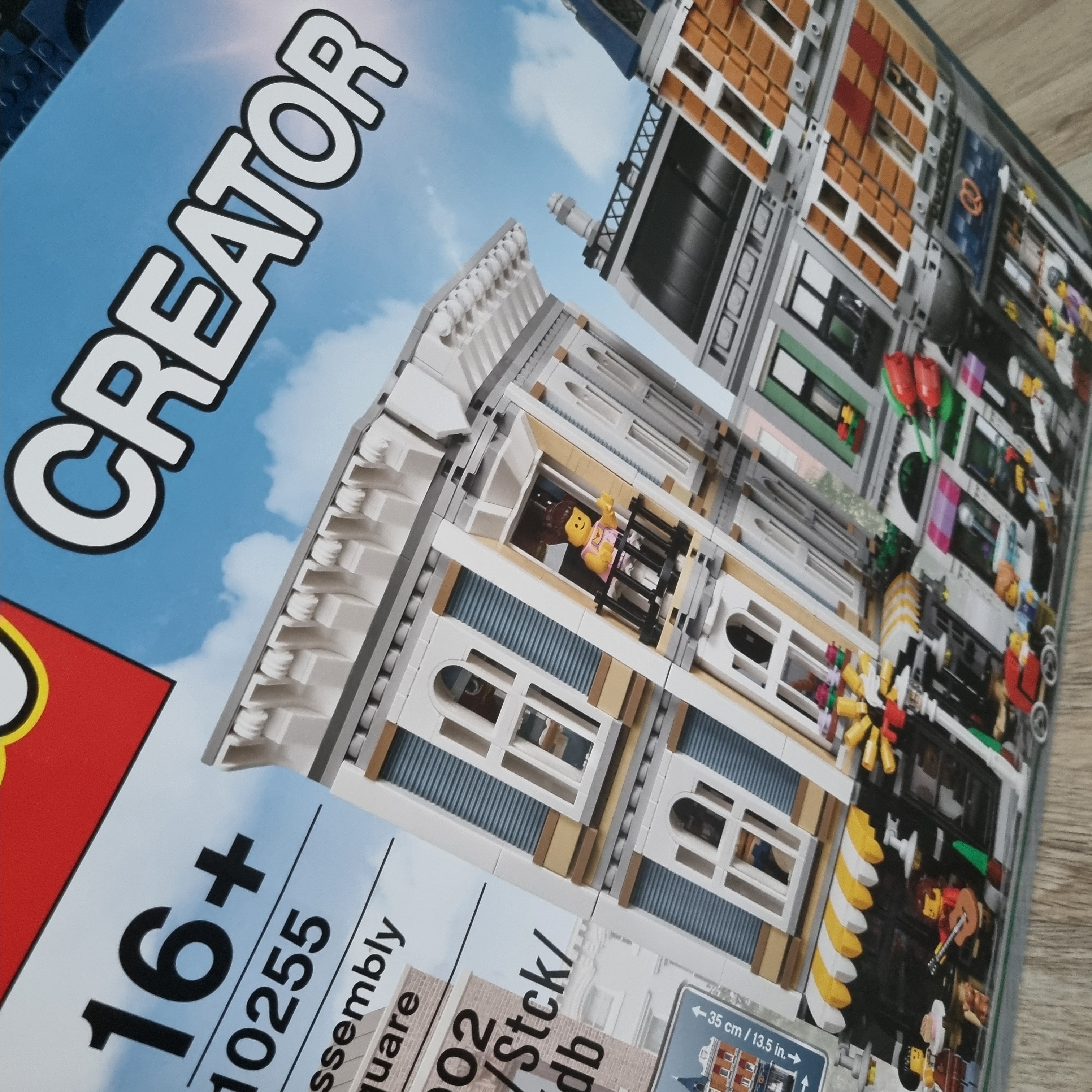 Lego Assembly Square 착용 스타일