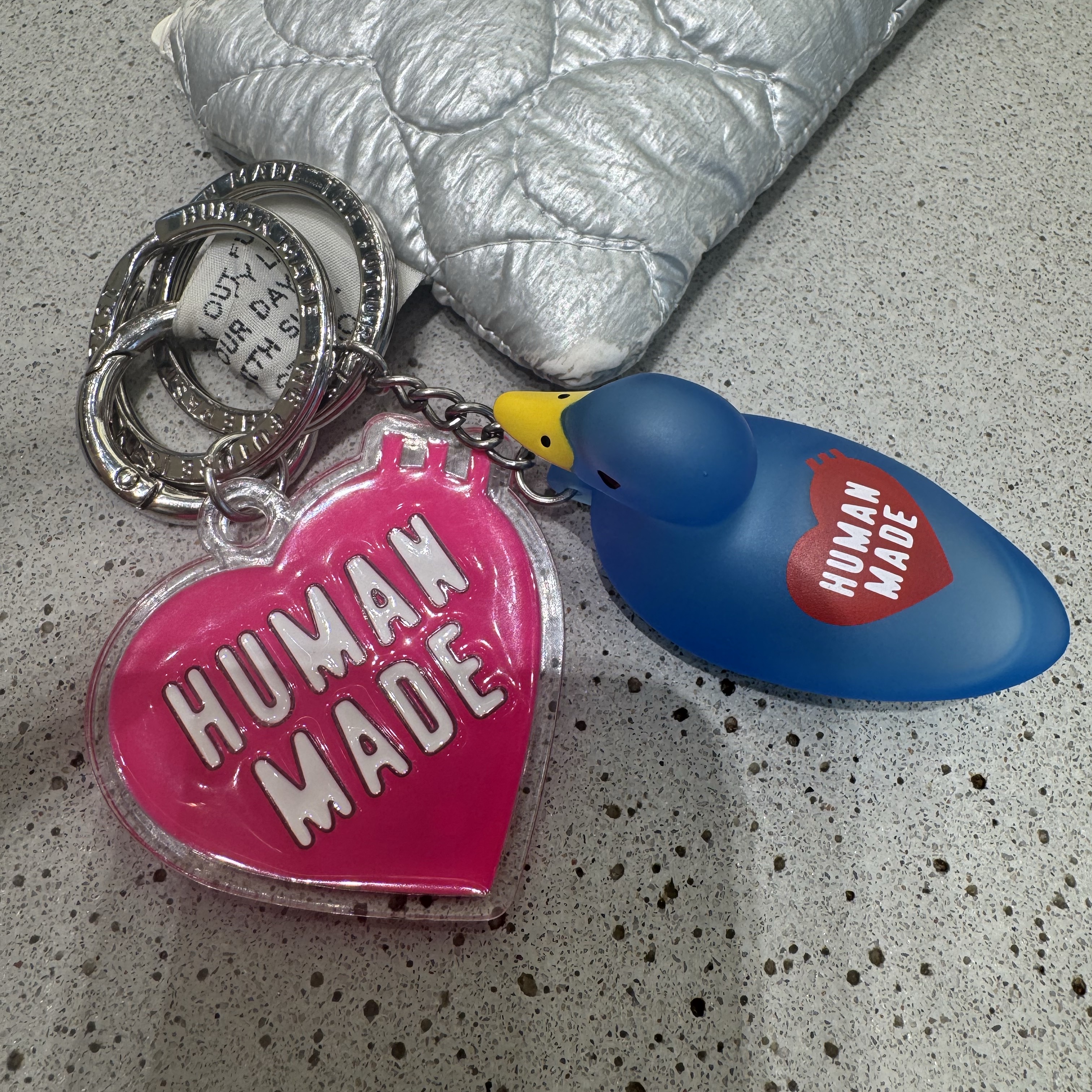 Human Made Duck PVC Key Chain Blue, Human Made Acrylic Heart Keyring Pink 착용 스타일