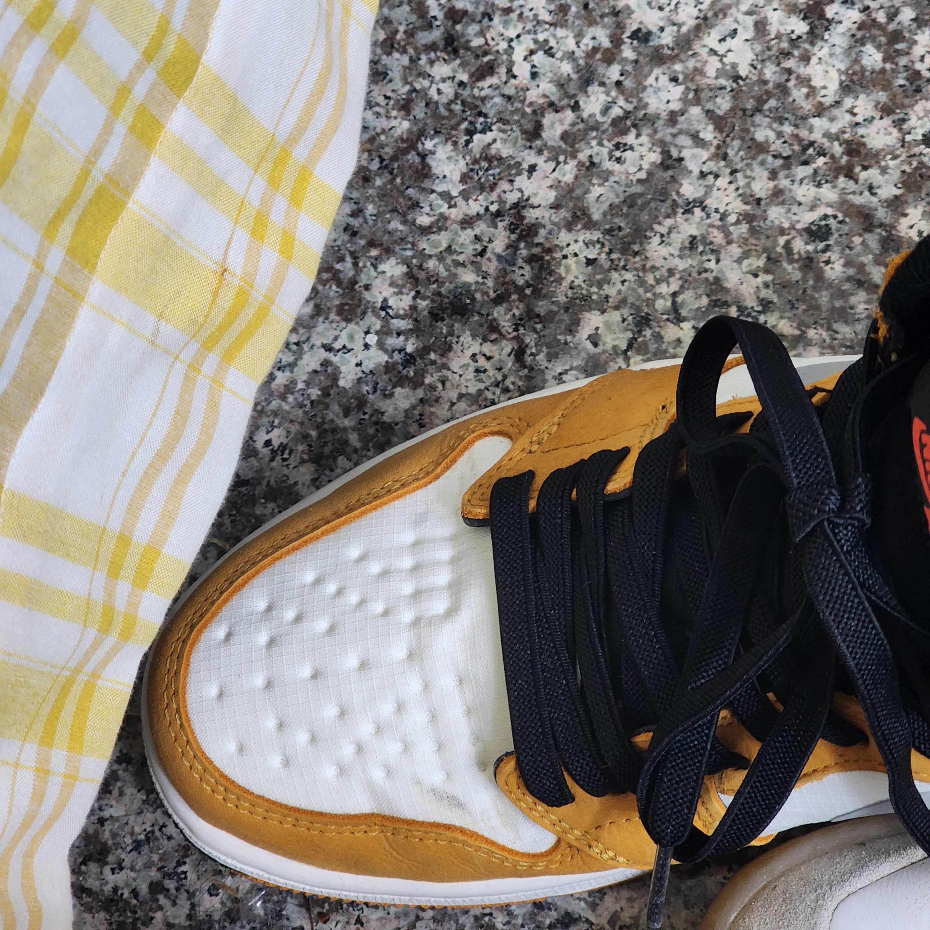 Jordan 1 Element Gore-Tex Light Curry 착용 스타일