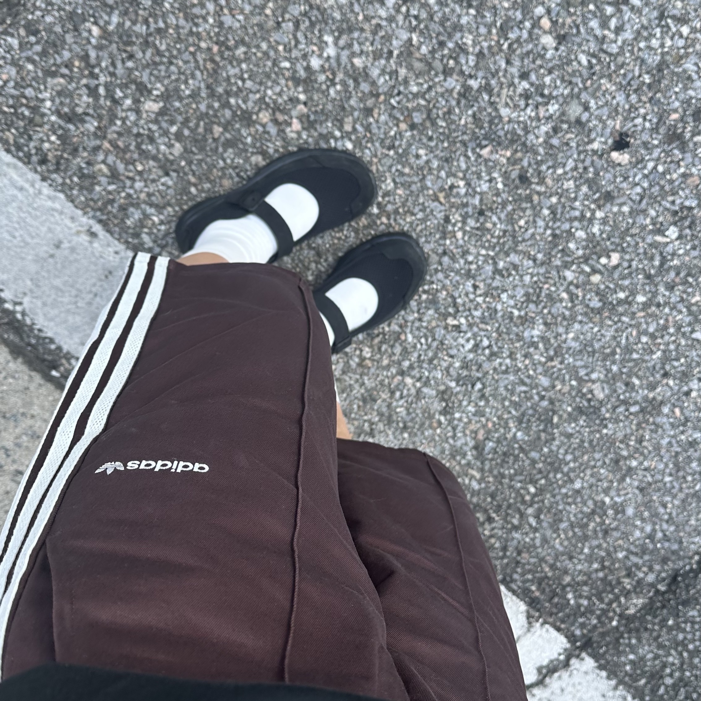 Salomon RX Marie Jeanne Black, Adidas 80s Loose Buttoned 3-Stripes 11 Inch Bermuda Shorts Shadow Brown - KR Sizing 착용 스타일 - 2