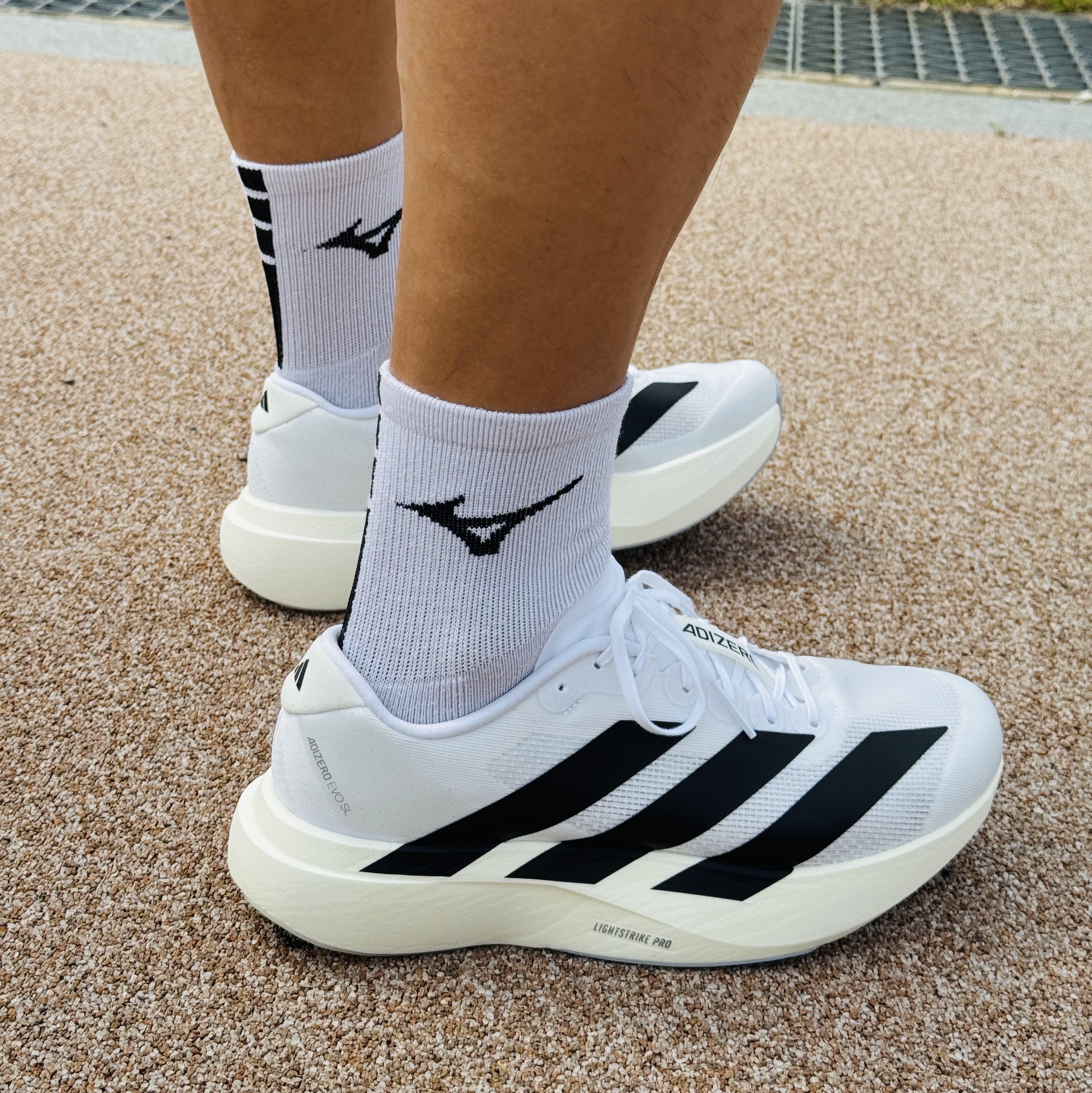 Adidas Adizero EVO SL Cloud White Core Black 착용 스타일 - 1