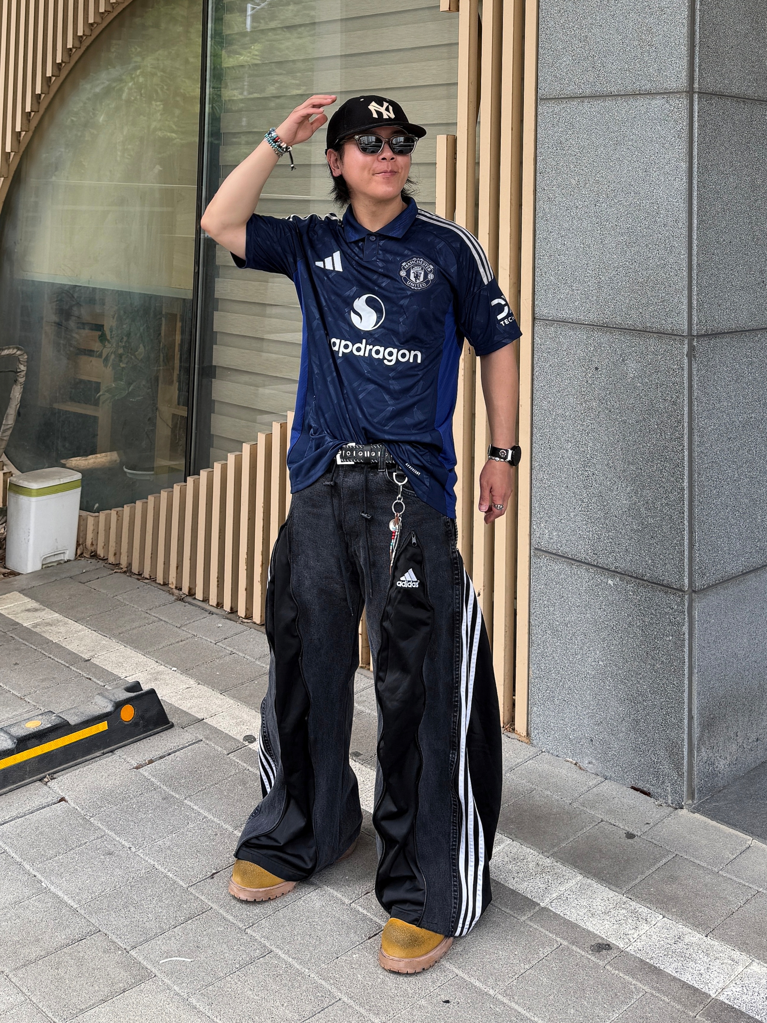 Adidas Manchester United 2024/25 Away Jersey Night Indigo - KR Sizing (Non Marking Ver.), New Era MLB x Ralph Lauren New York Yankees Retro Crown 9Fifty Strapback Black 착용 스타일 - 1